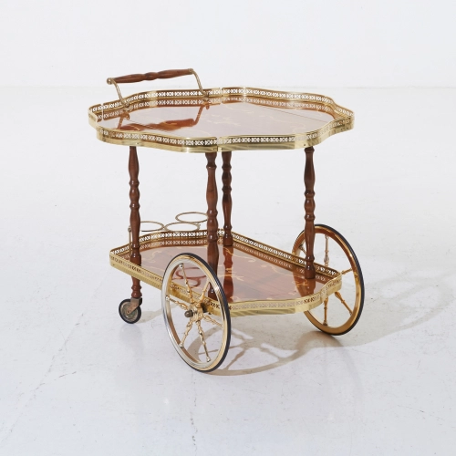 Serving table on wheels