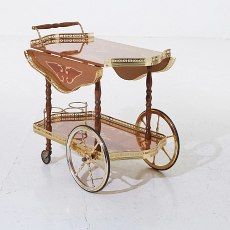 Serving table on wheels