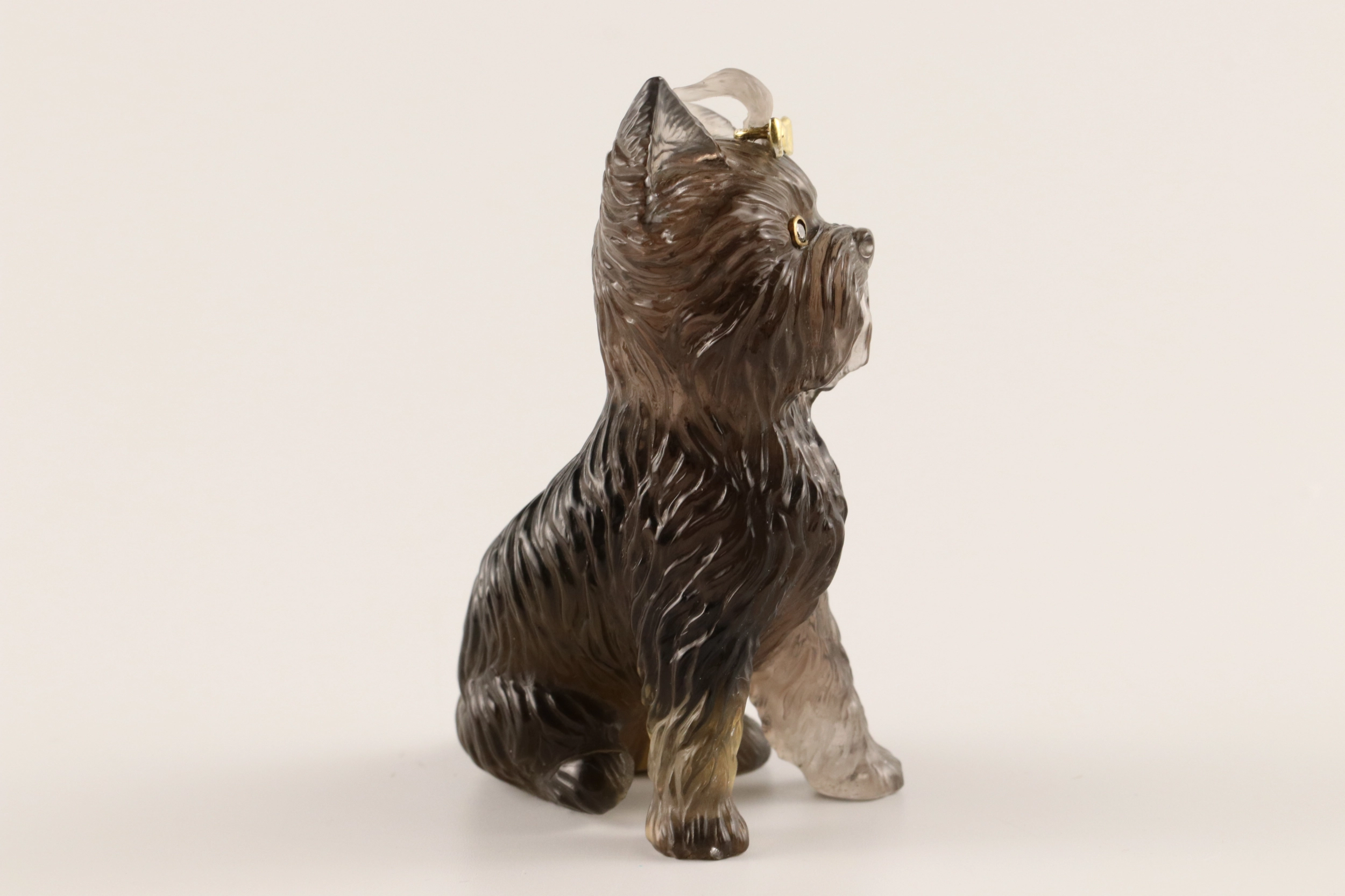 Figurine taillée dans la pierre d&39;un Yorkshire Terrier. milieu du 20e siècle 