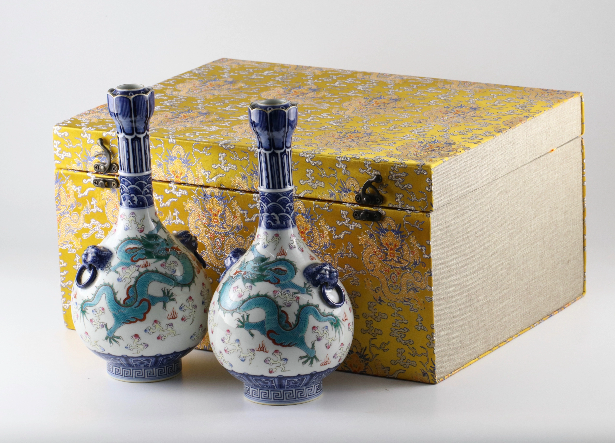A pair of Chinese porcelain vases