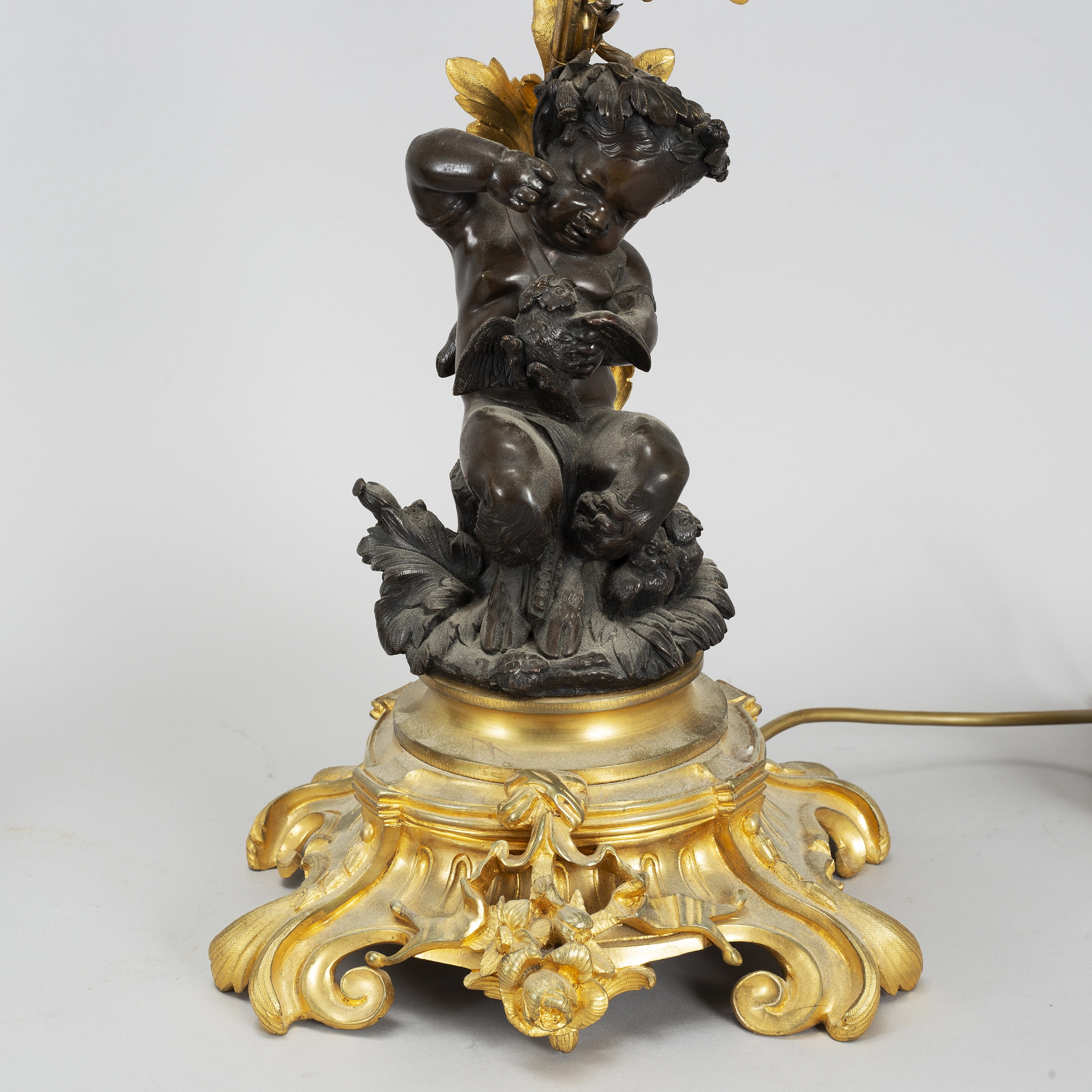 Paire de candelabres rococo en bronze