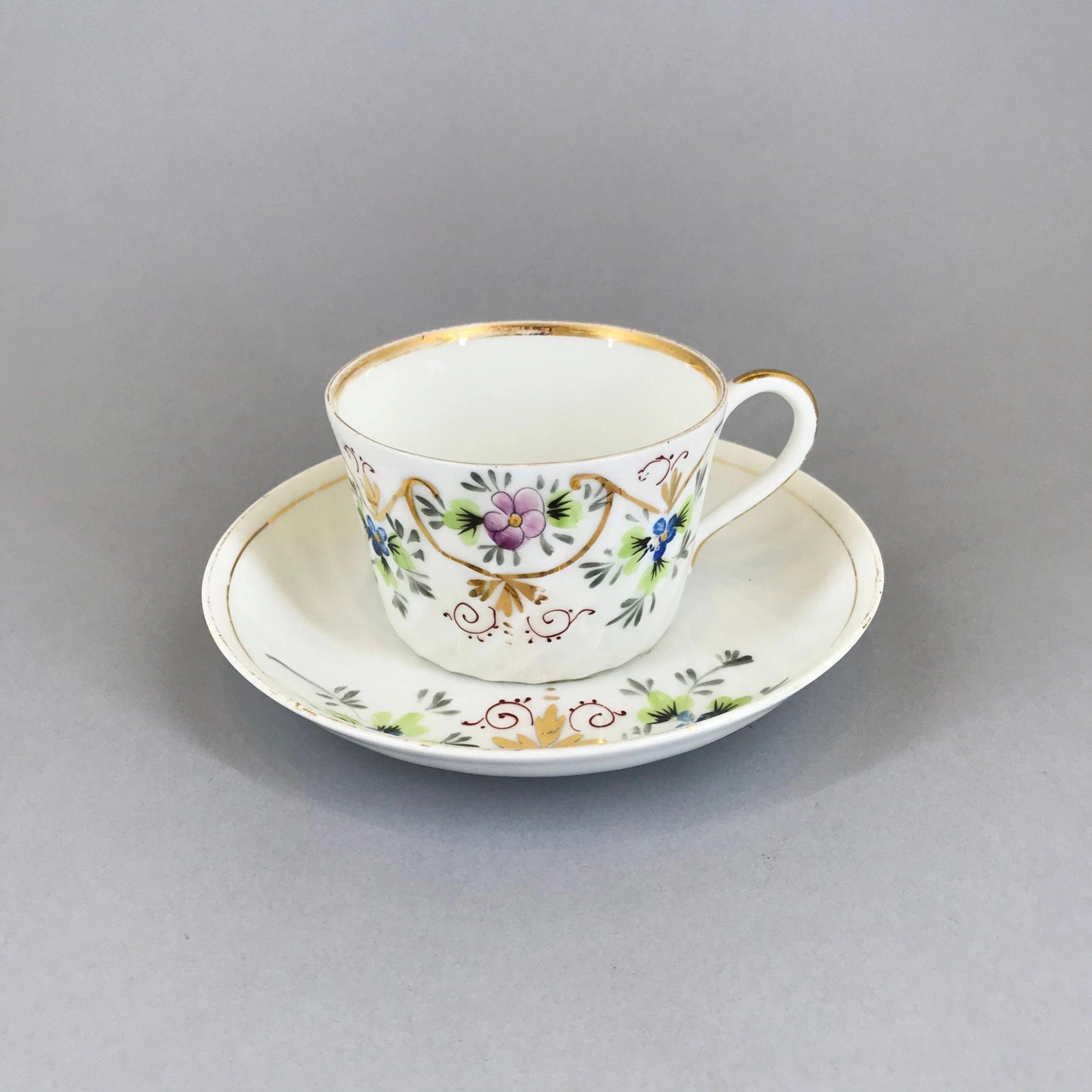 Six tasses et soucoupes. «Kuznetsov»