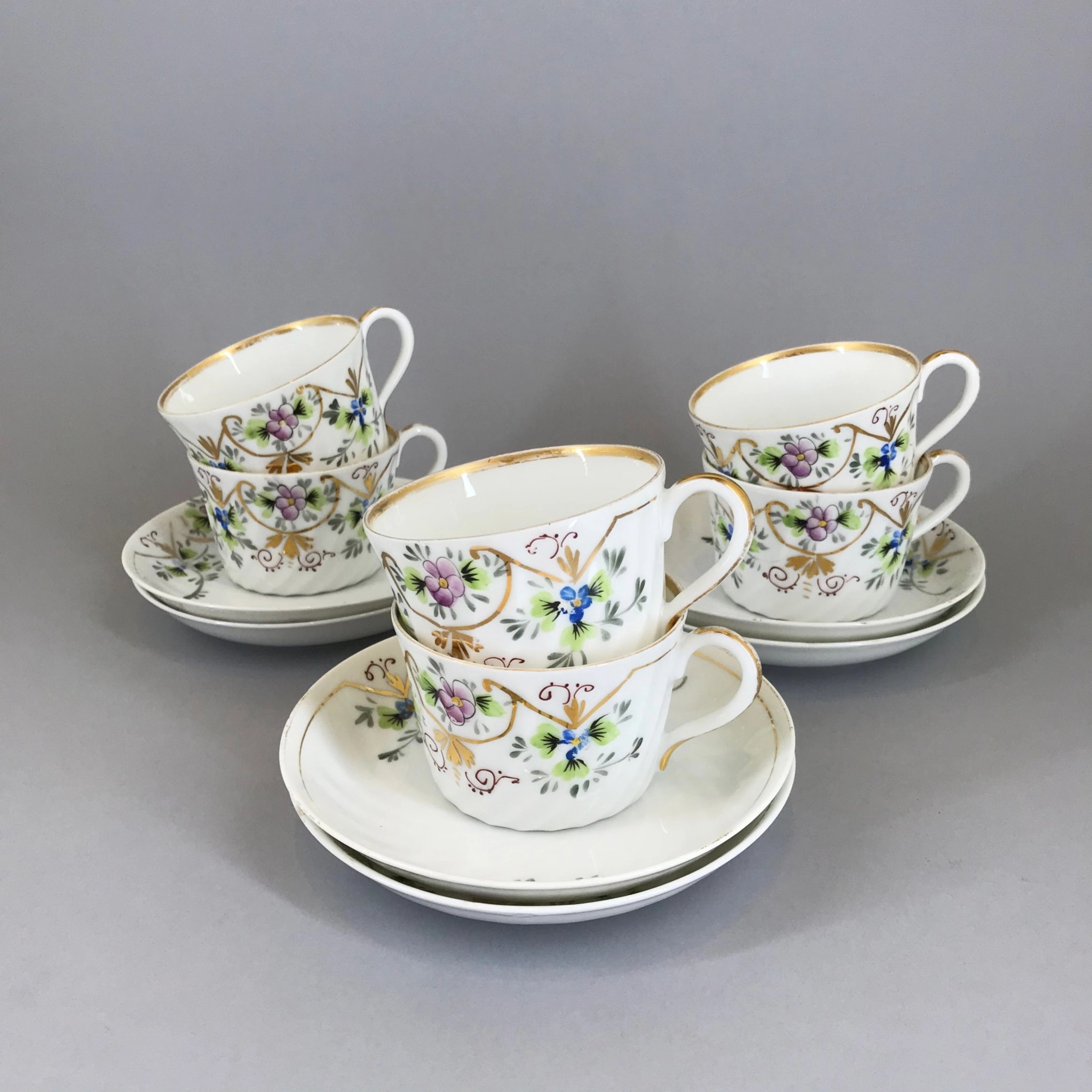 Six tasses et soucoupes. «Kuznetsov»