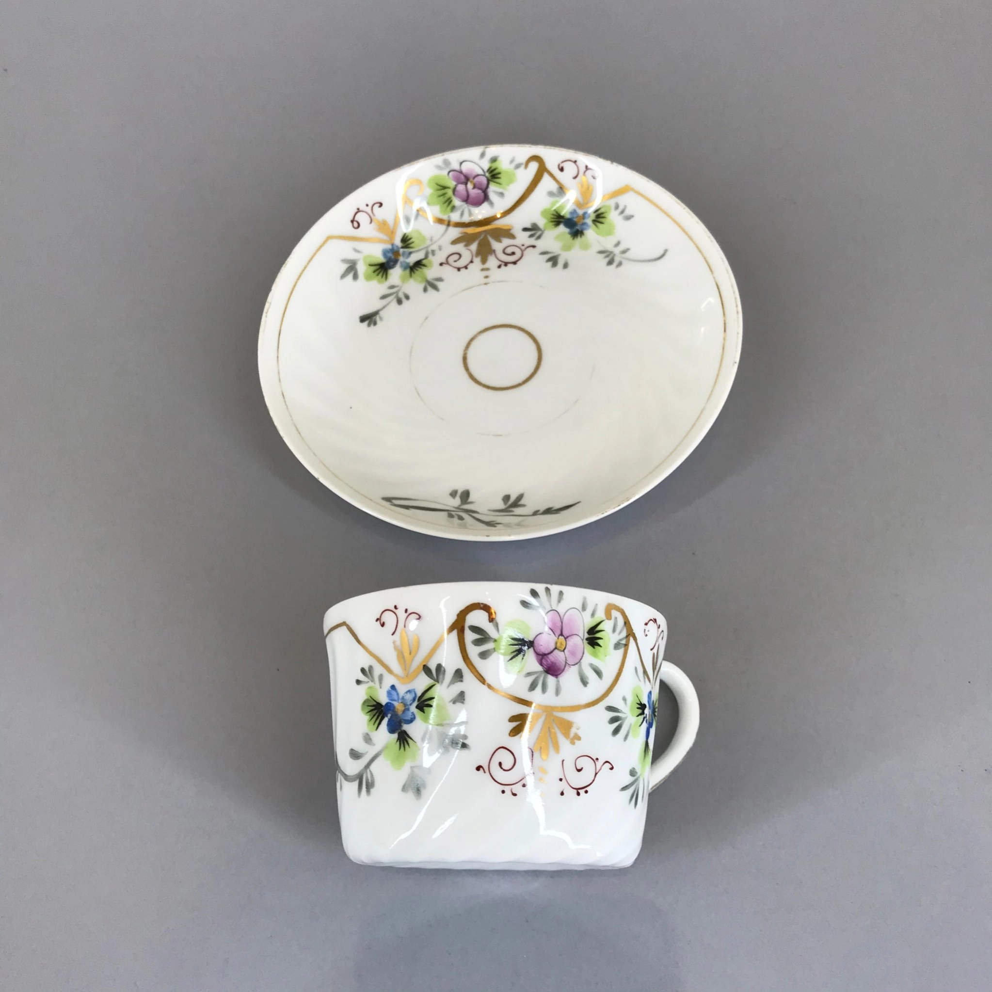 Six tasses et soucoupes. «Kuznetsov»
