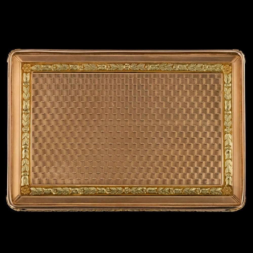 German three-colour 18k gold presentation snuff box