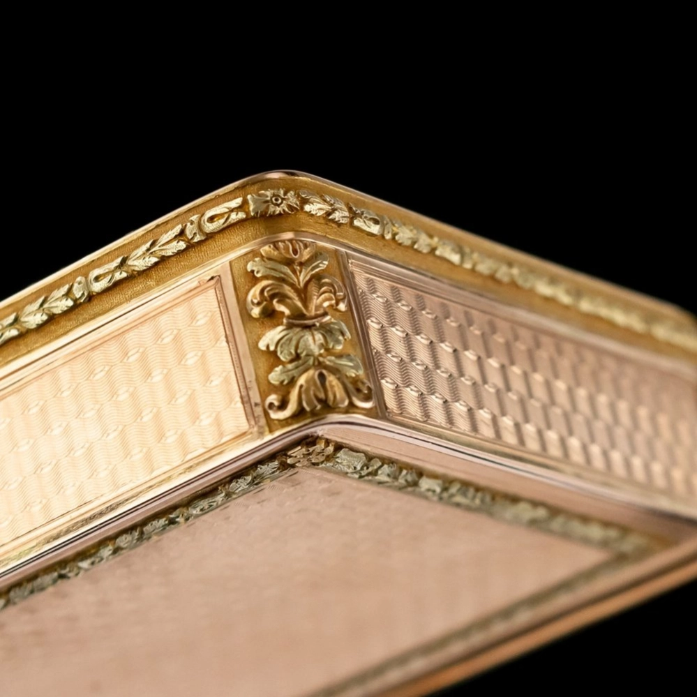 German three-colour 18k gold presentation snuff box