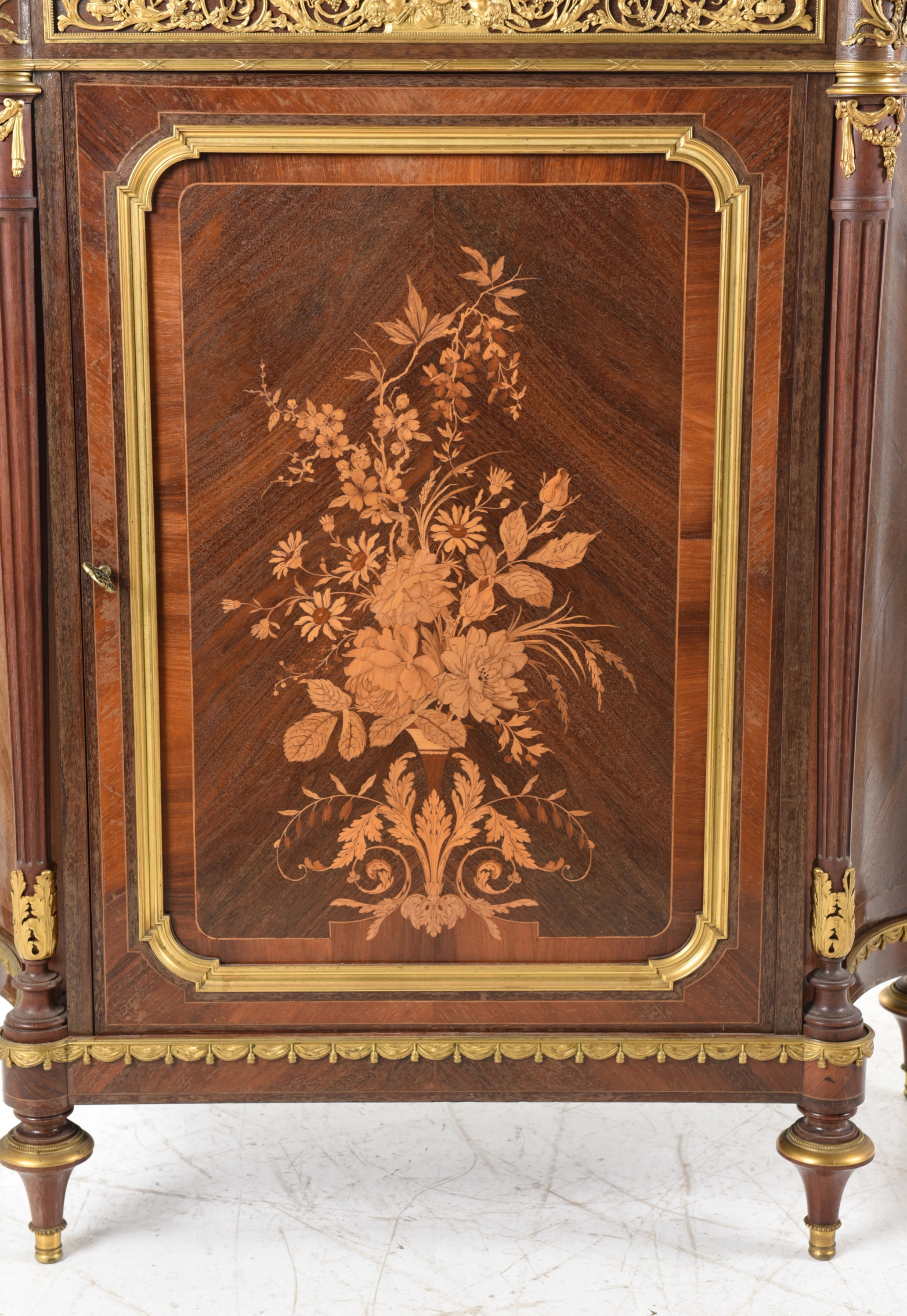 Cabinet dans le goût de Louis XVI.