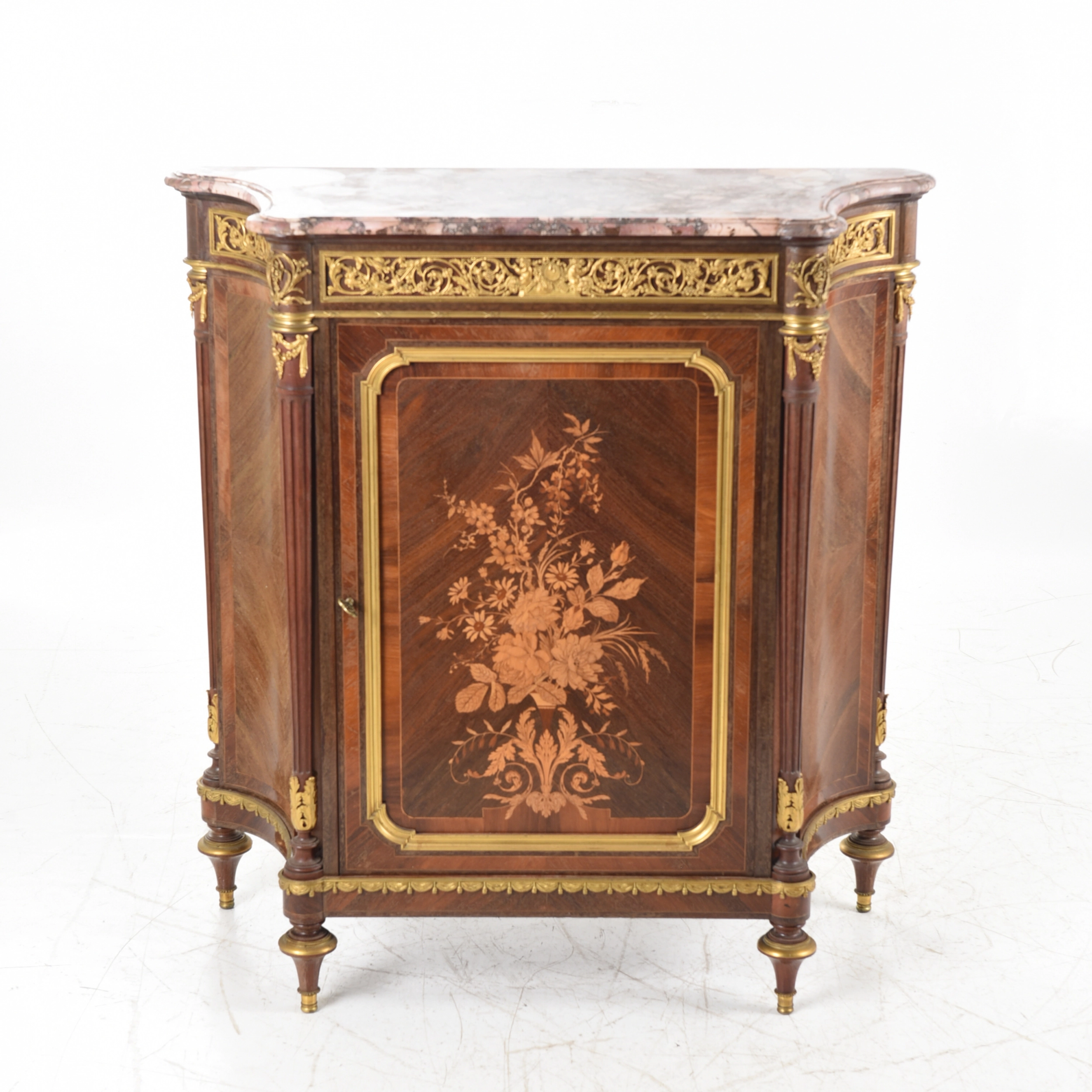 Cabinet dans le goût de Louis XVI.