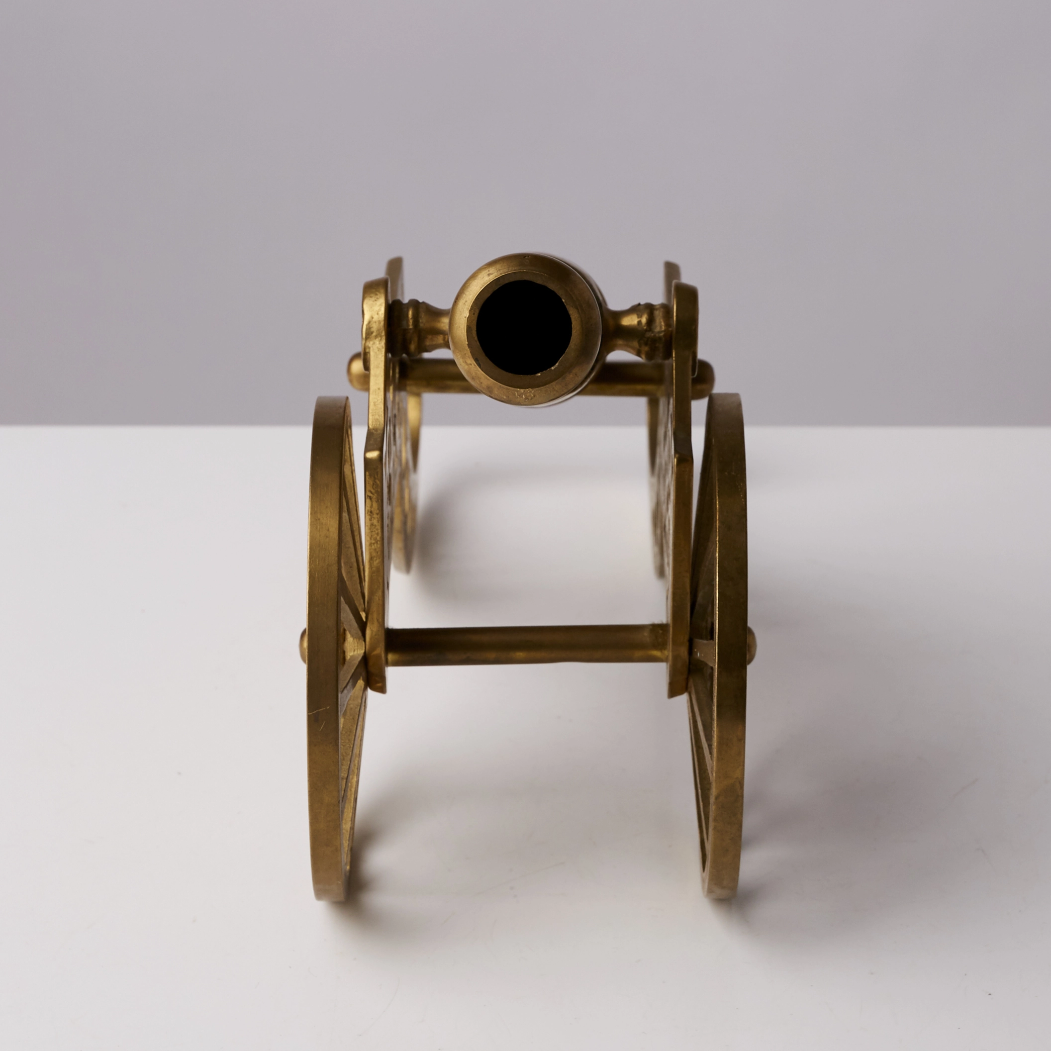 Pistolet de table. Modèle de darmes du 17ème siècle.