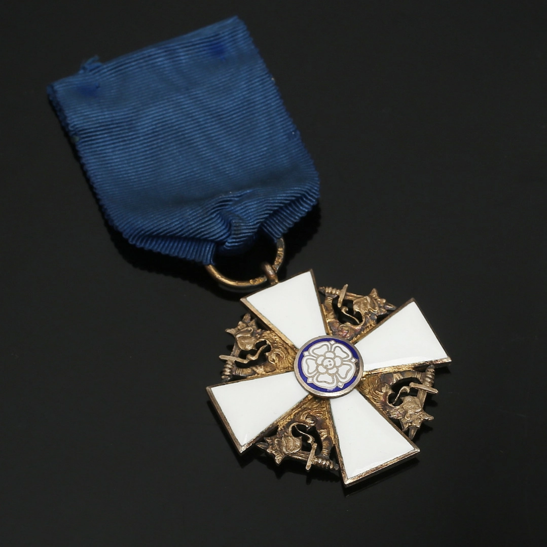 Insigne de lordre de la Rose Blanche, croix de Chevalier. Finlande, estampillee en 1924