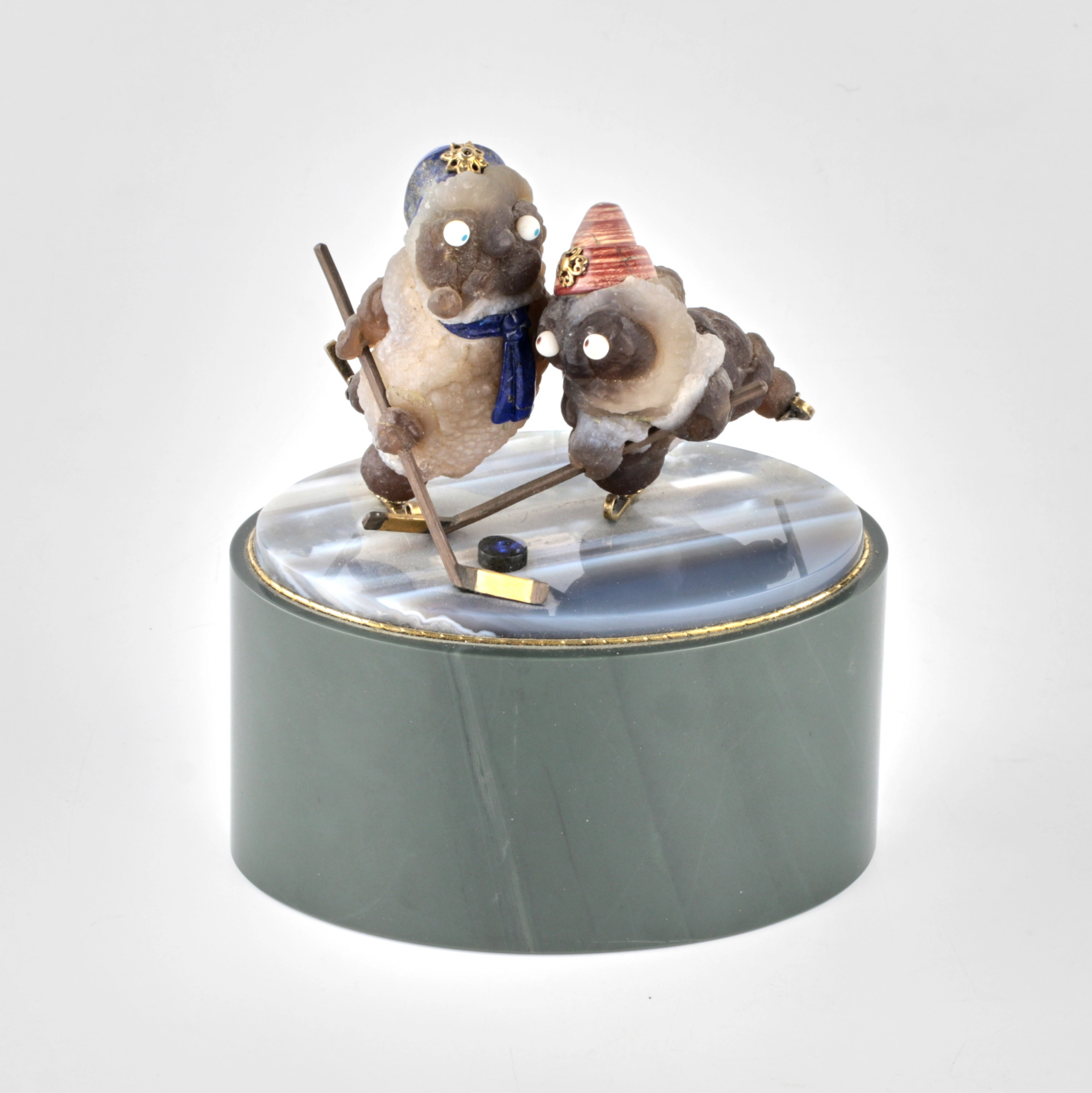 HARDSTONE MINIATURE “ICE HOCKEY PLAYERS”. RUSSIA, LATE 20TH CENTURY