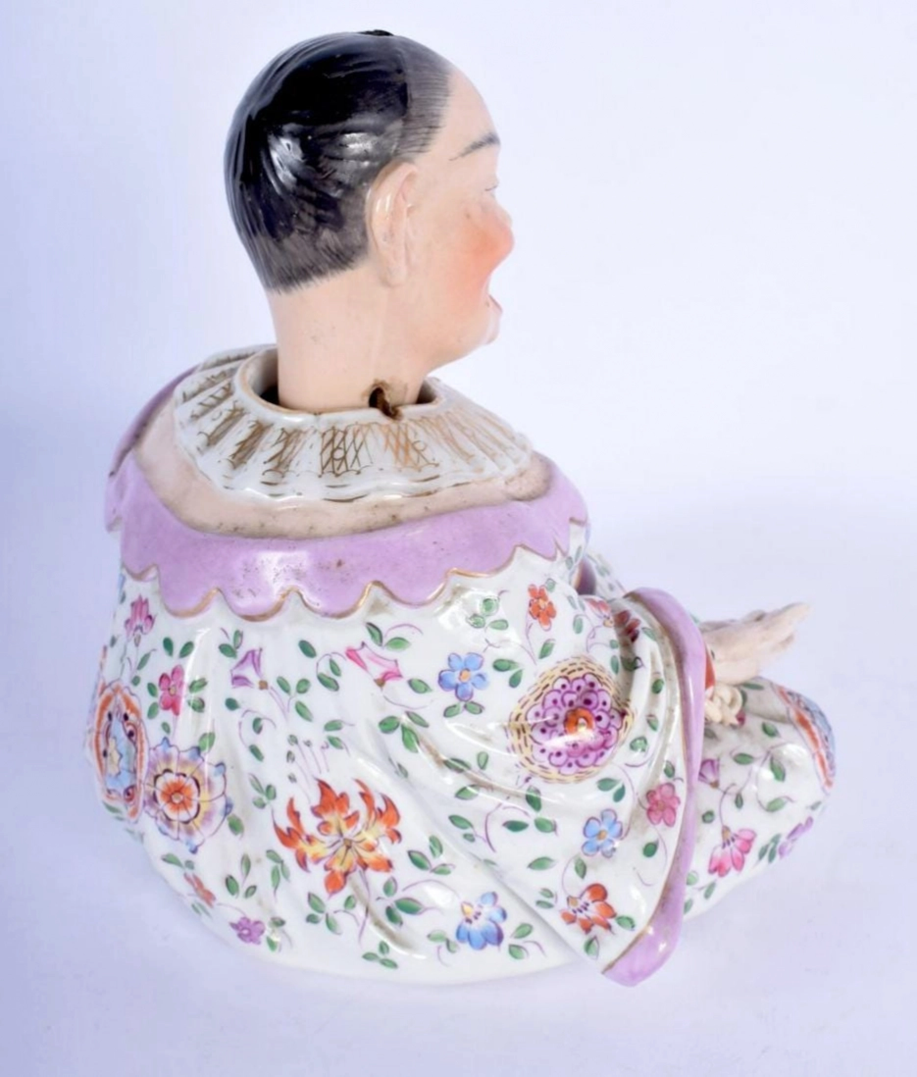 FIGURE EN PORCELAINE REPRÉSENTANT UN CHINOIS À TÊTE MOBILE. ALLEMAGNE. TOURNANT DES XIXᵉ ET XXᵉ SIÈCLES