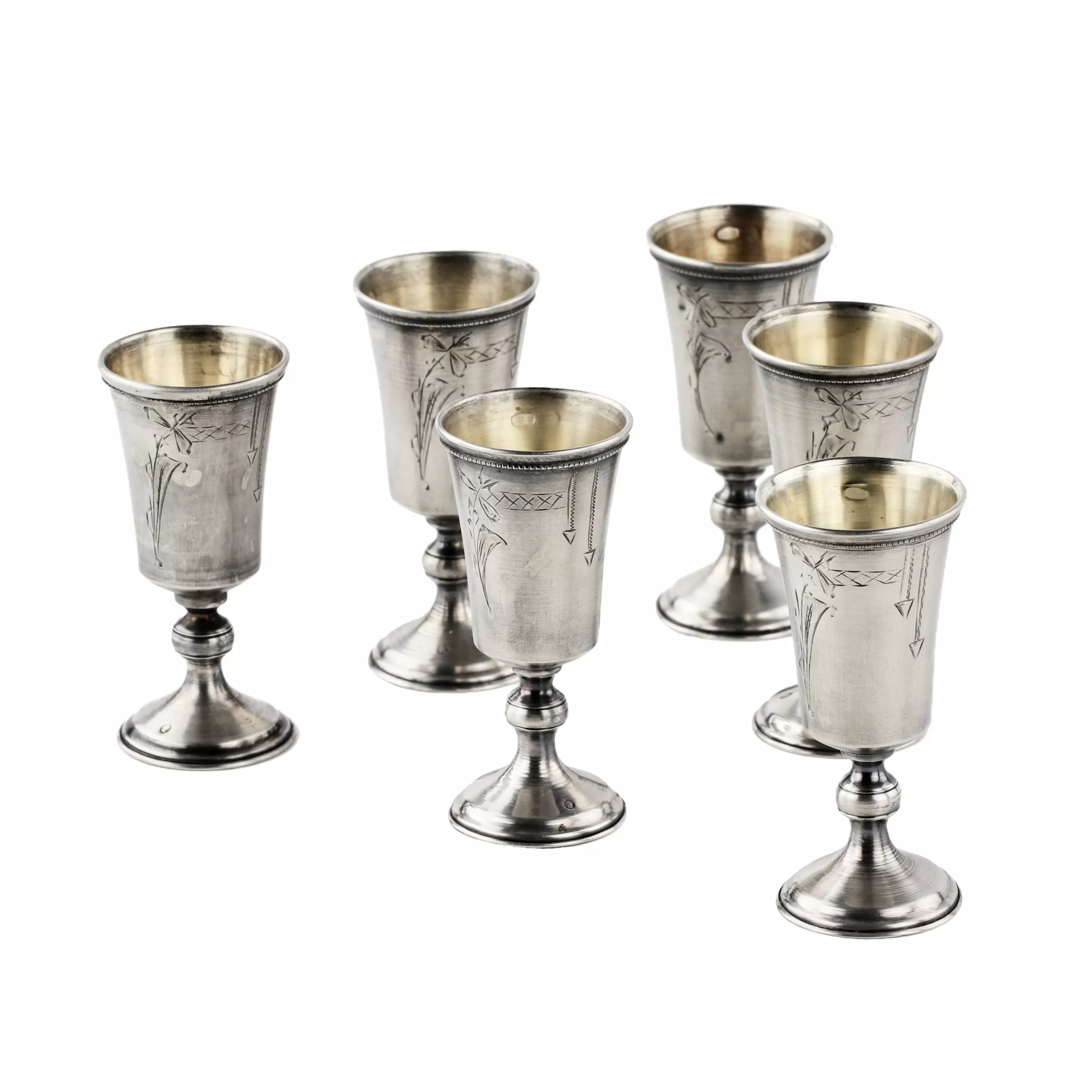 Six verres lettons en argent avec pieds, dans leur propre boîte. 1920-30 