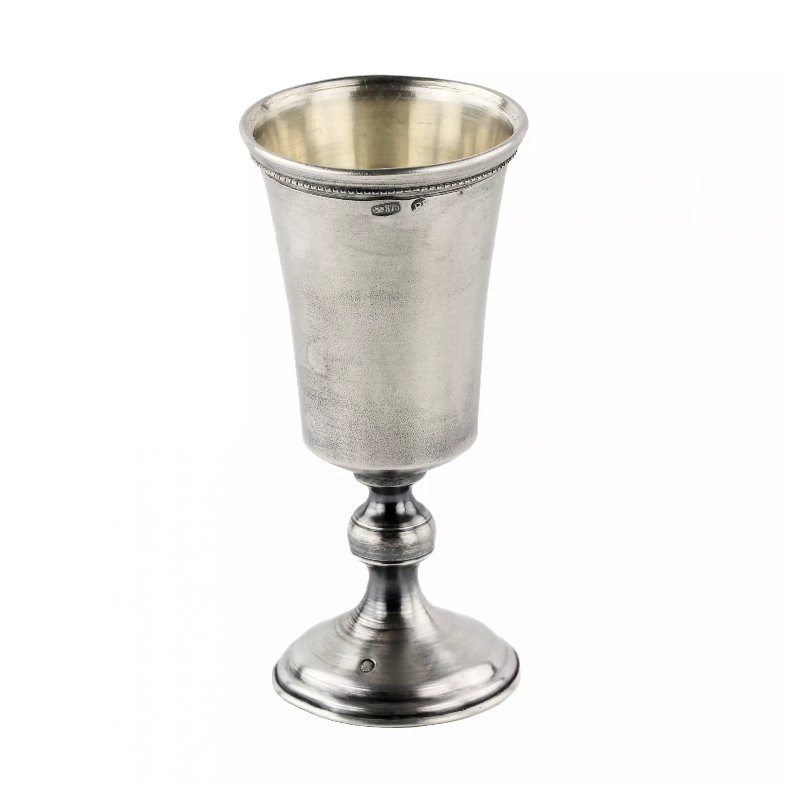 Six verres lettons en argent avec pieds, dans leur propre boîte. 1920-30 