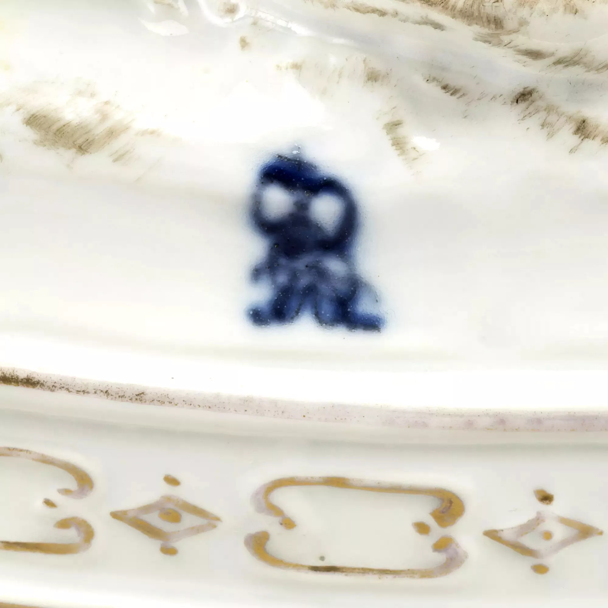 Groupe en porcelaine Couple romantique. 