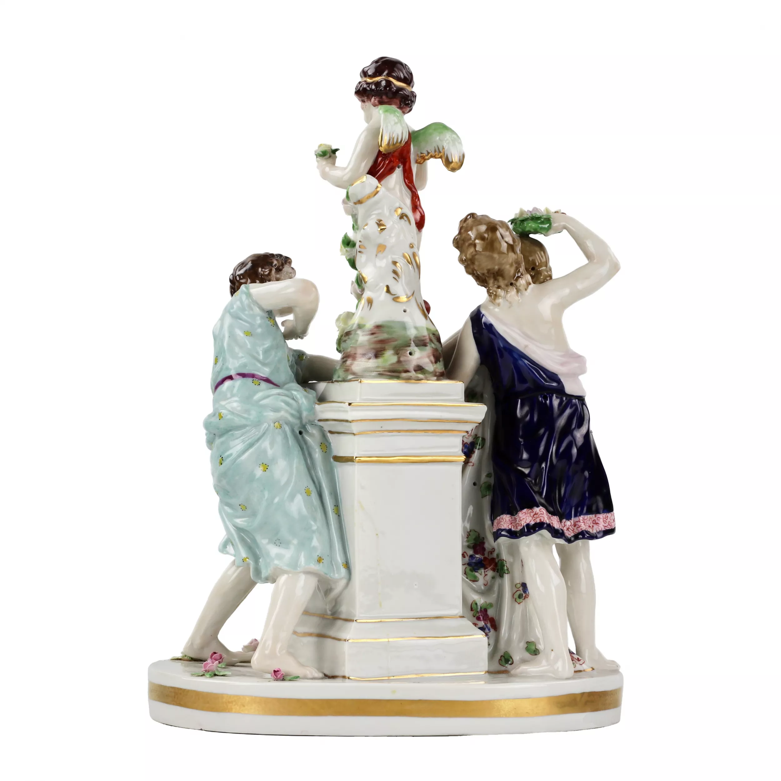 Groupe en porcelaine Jeunes avec Cupidon. 