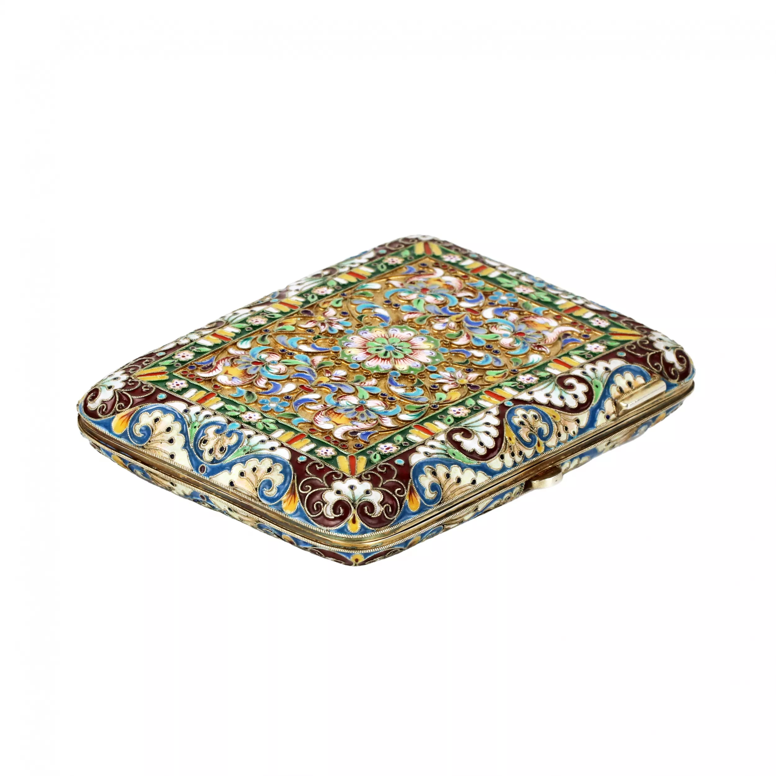 Etui à cigarettes en argent avec dorure et email cloisonne. 