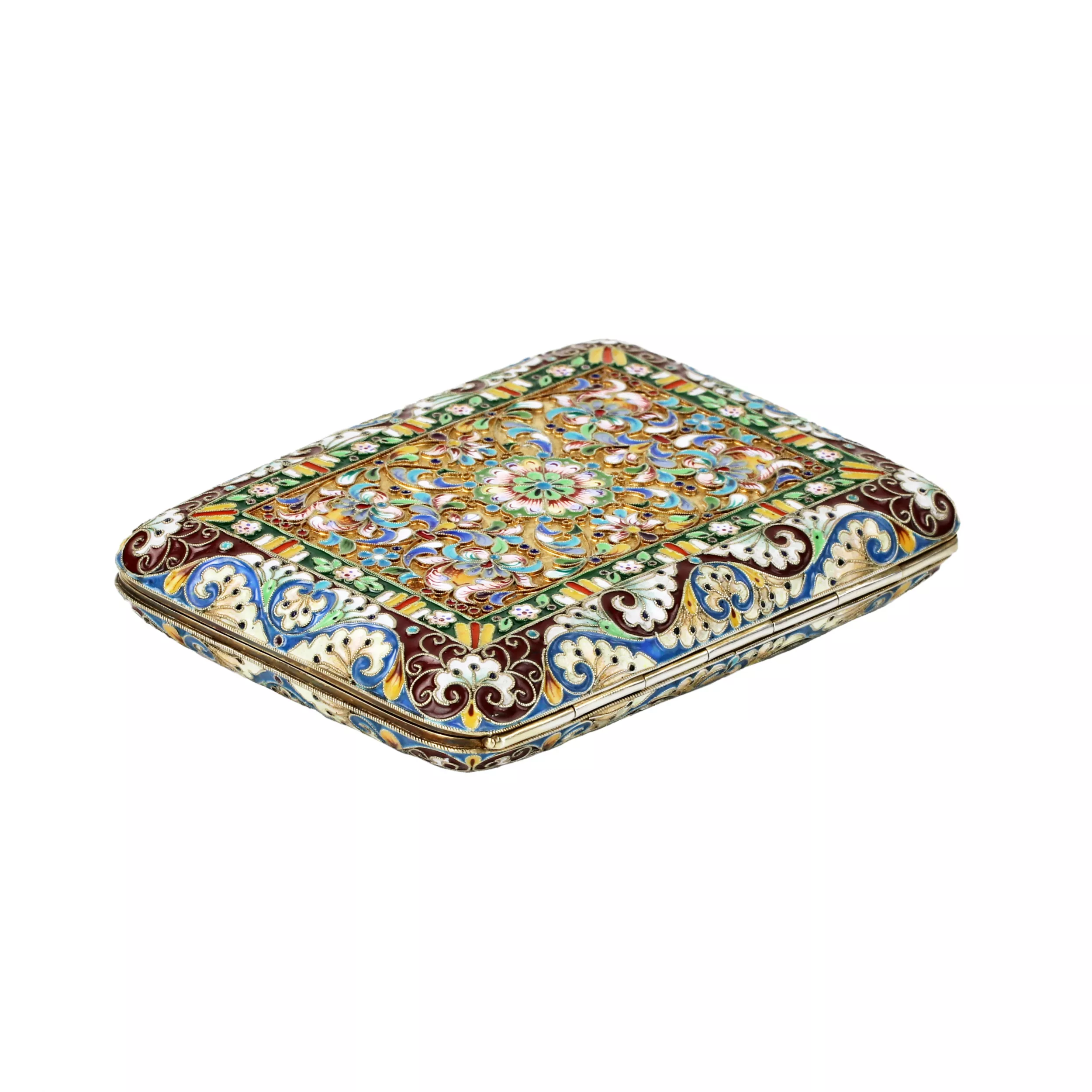 Etui à cigarettes en argent avec dorure et email cloisonne. 