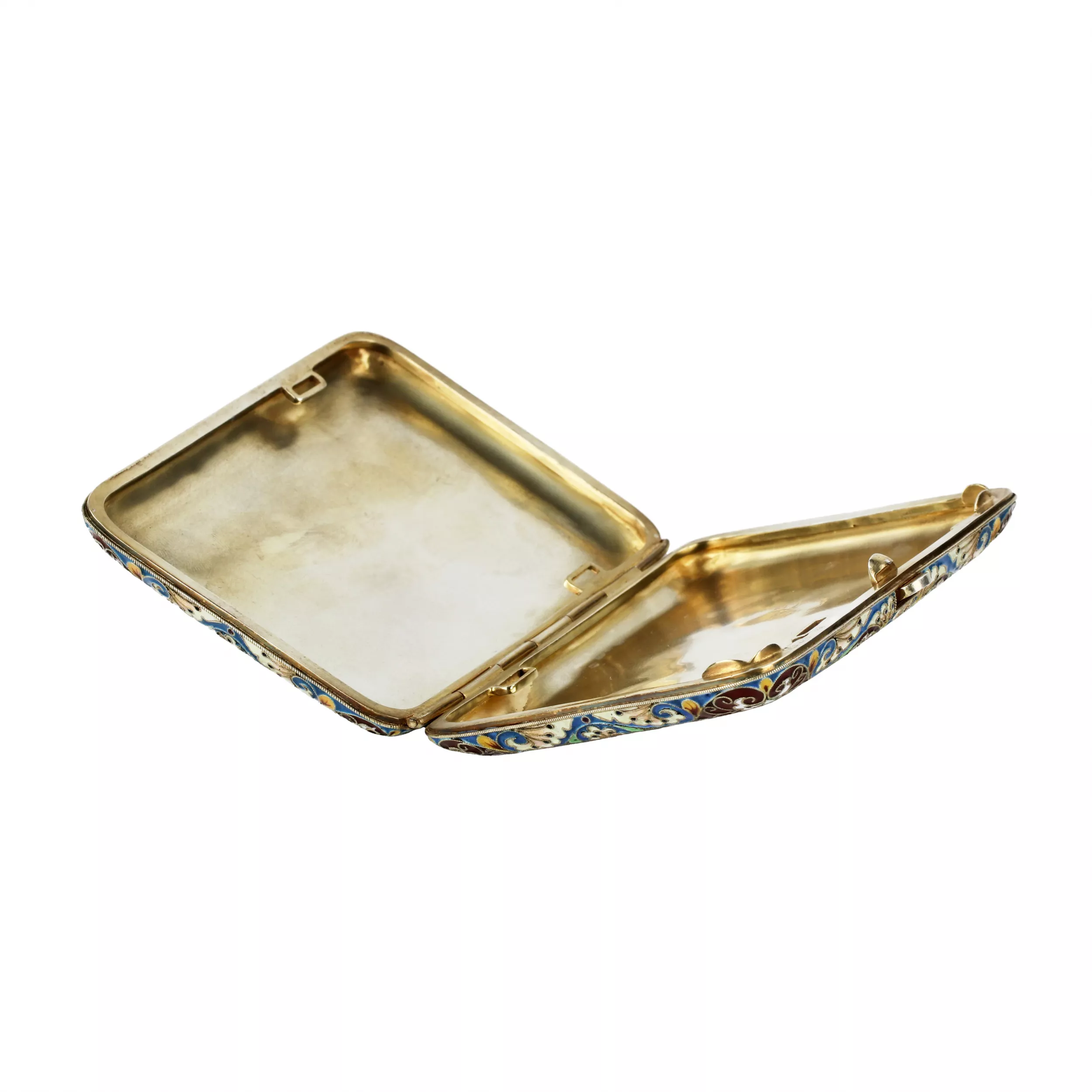 Etui à cigarettes en argent avec dorure et email cloisonne. 