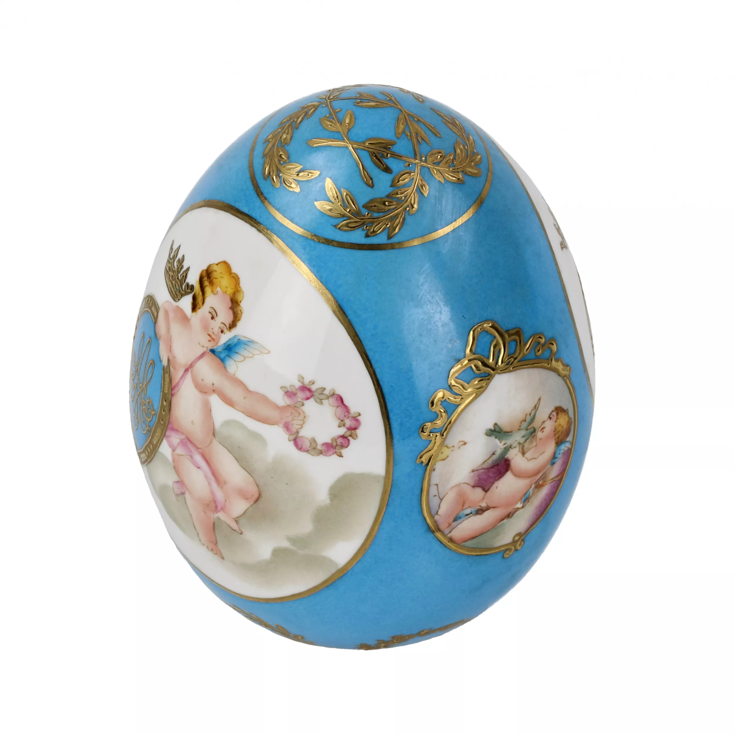 Grand oeuf de Pâques en porcelaine. 
