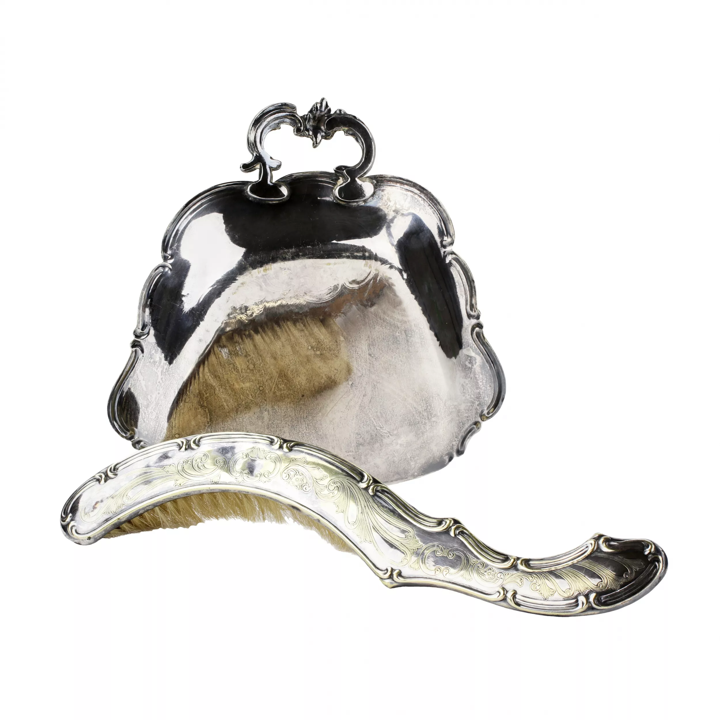 Set en metal argente pour nettoyer les miettes de la table 