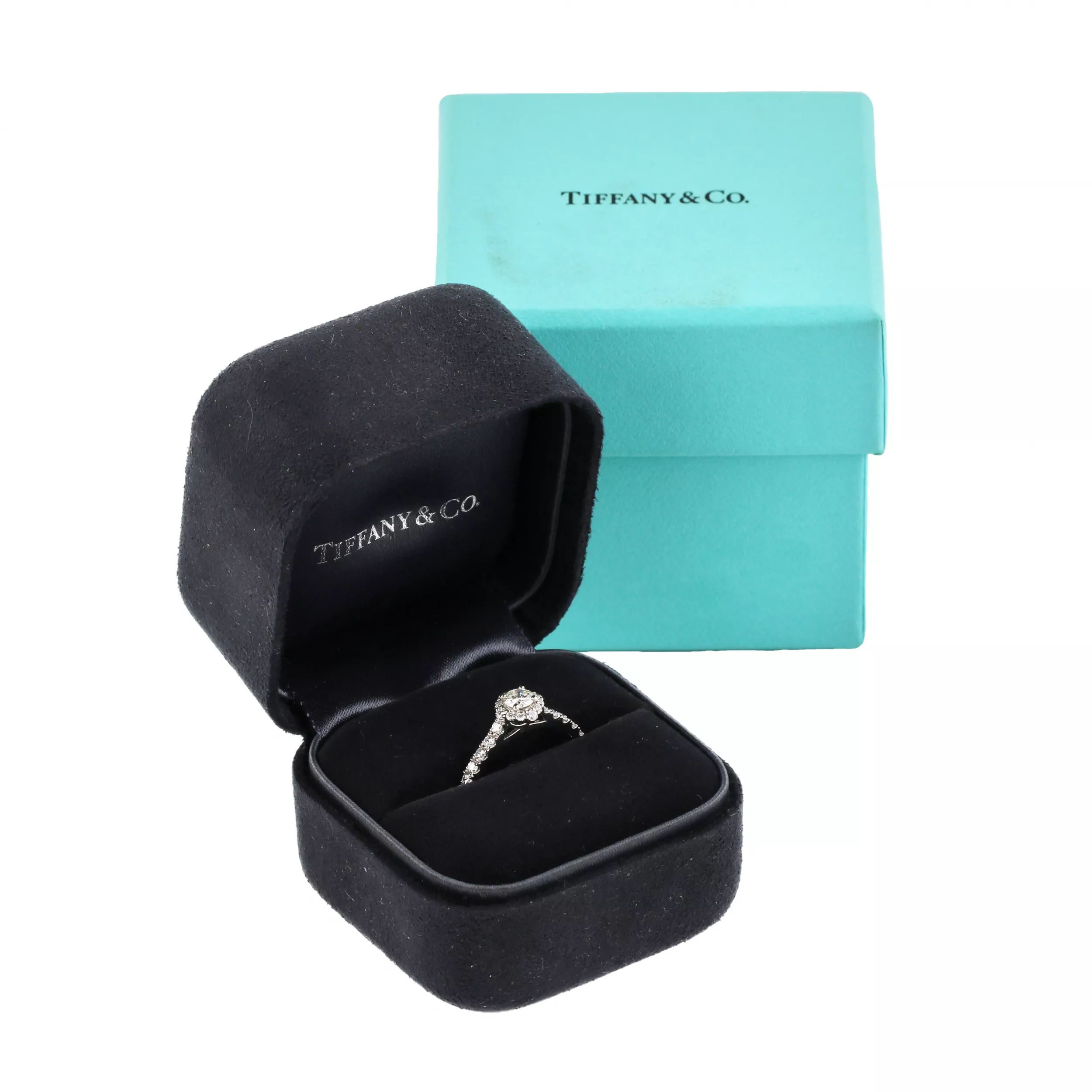Gold 18K diamond ring. 