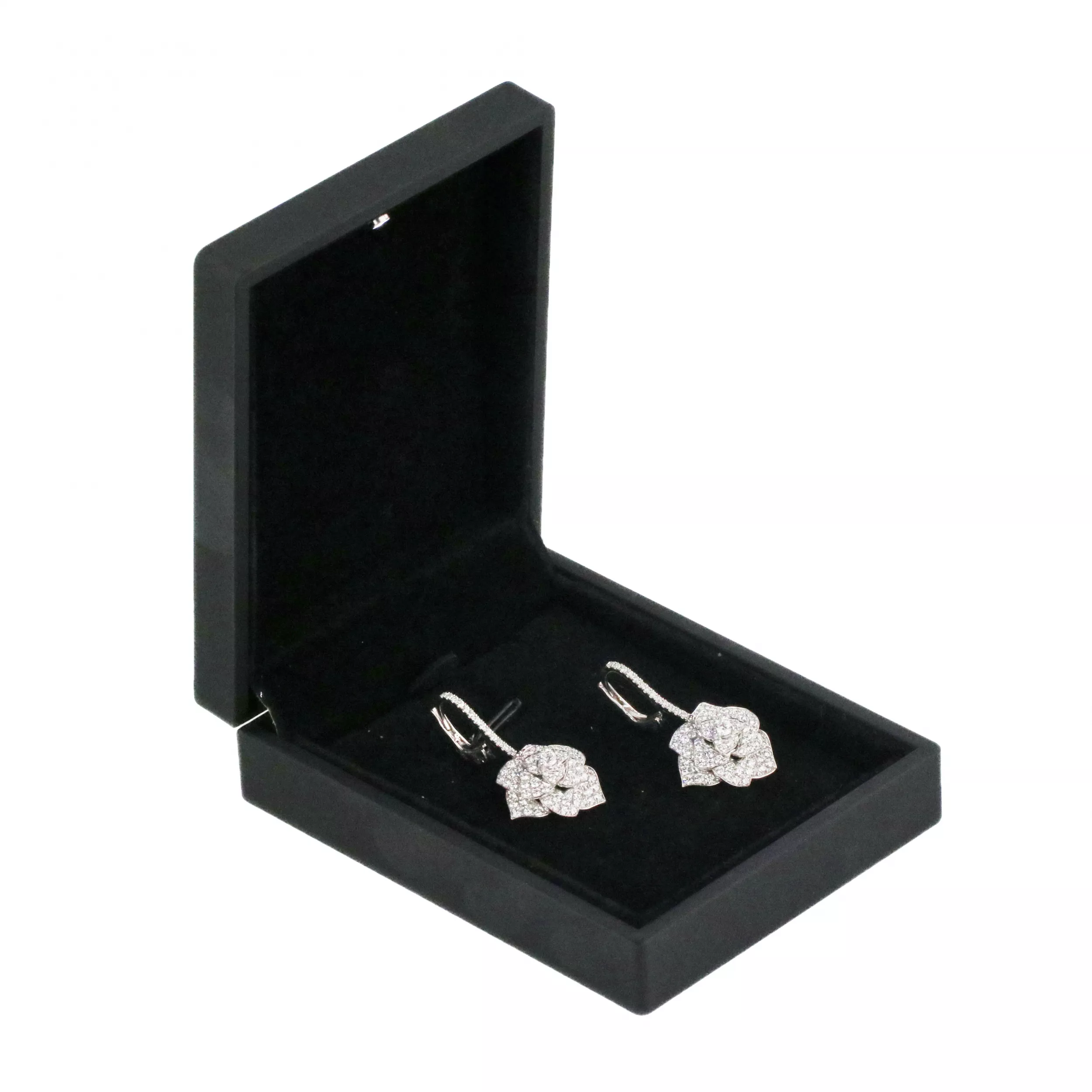 Gold earrings with diamonds, model Piage. 