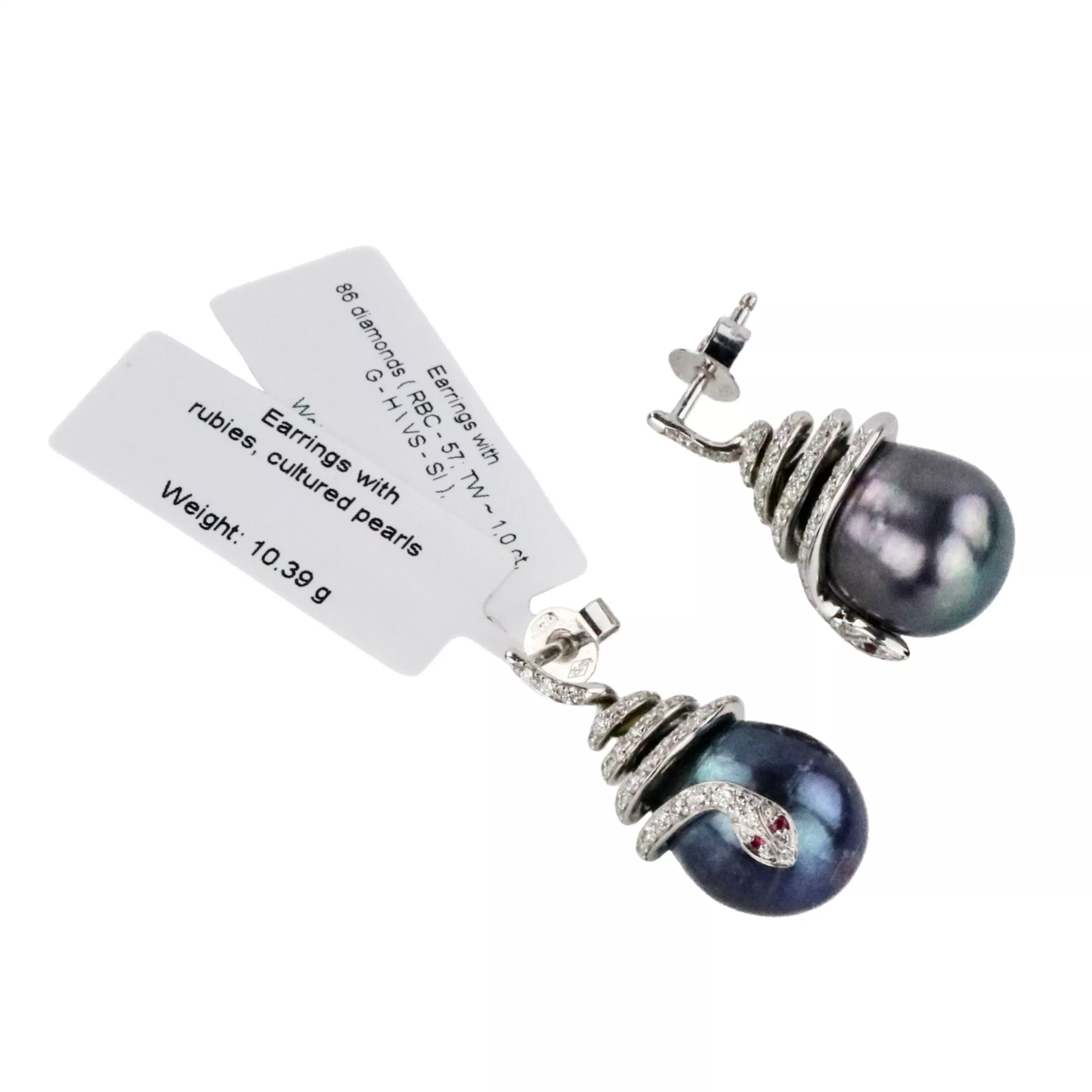 Boucles d`oreilles en or avec perles noires et diamants. 