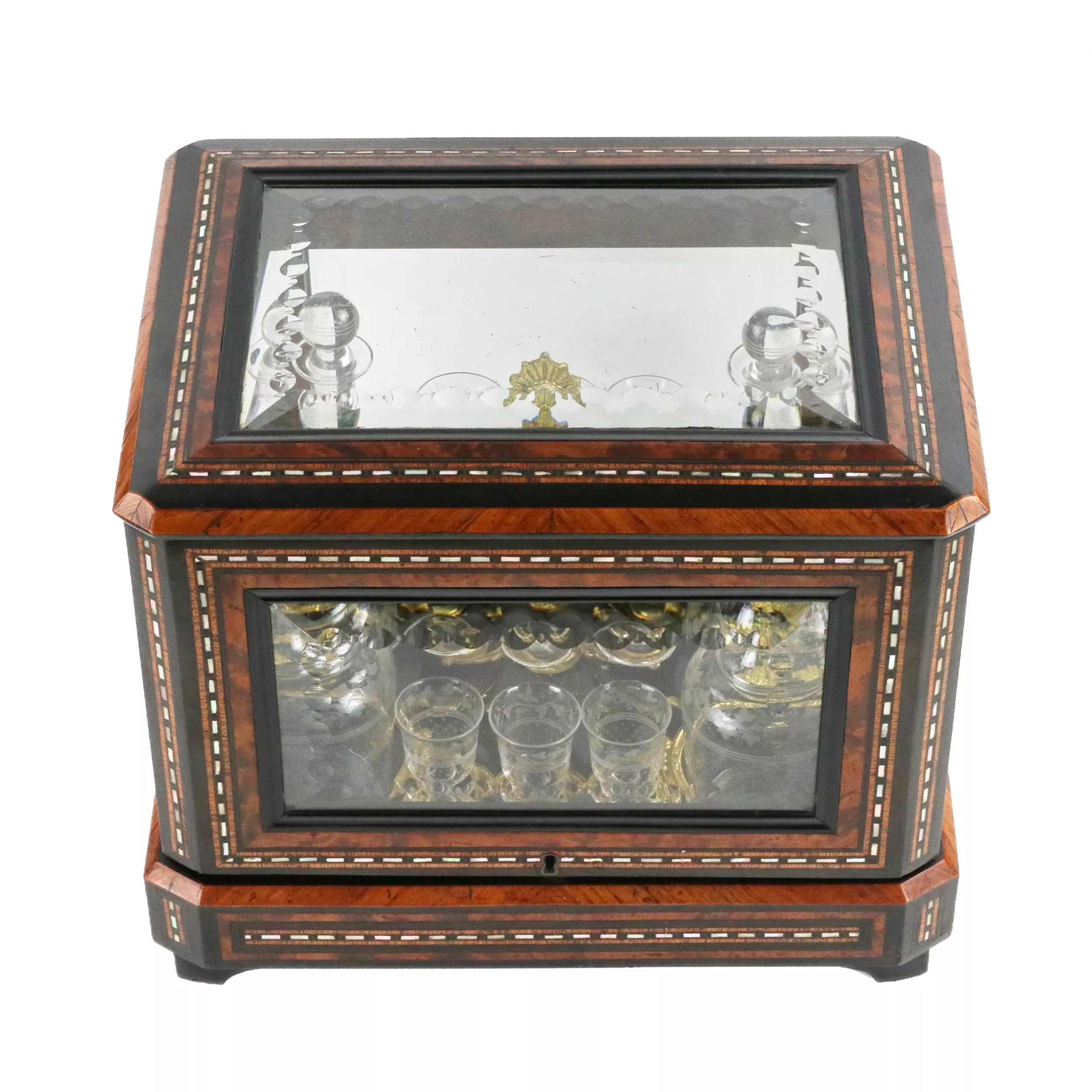 CABINET À LIQUEURS EN PALISSANDRE À MARQUETERIE DE NACRE. FRANCE. TOURNANT DES XIXE ET XXE SIÈCLES