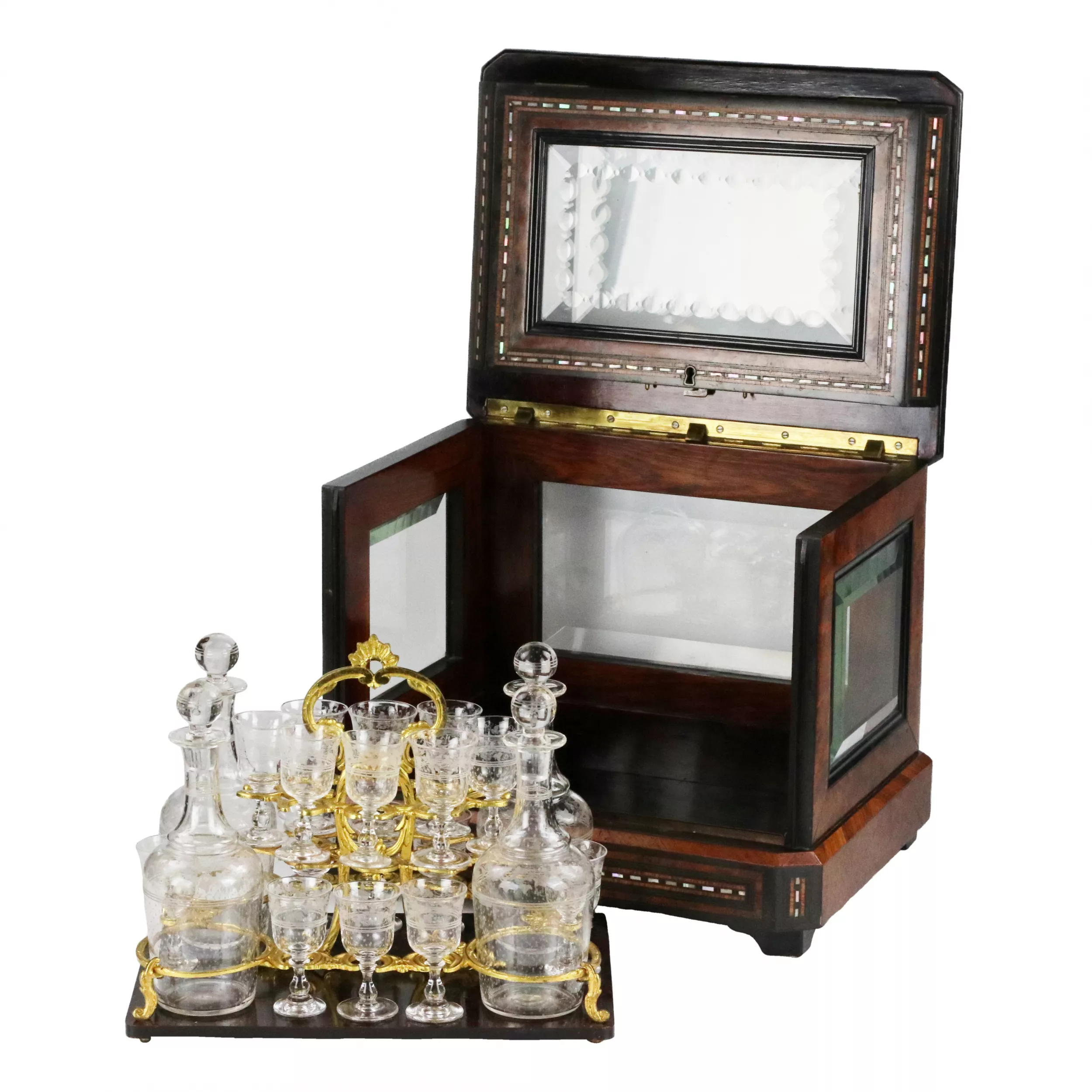 CABINET À LIQUEURS EN PALISSANDRE À MARQUETERIE DE NACRE. FRANCE. TOURNANT DES XIXE ET XXE SIÈCLES