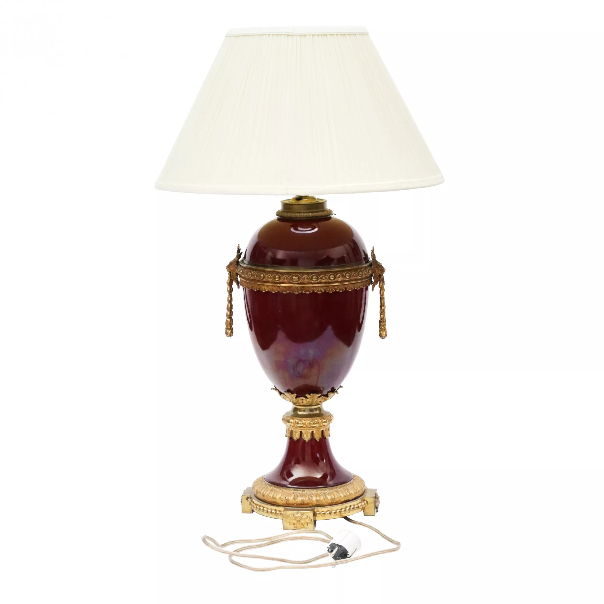 Lampe de table en porcelaine. 