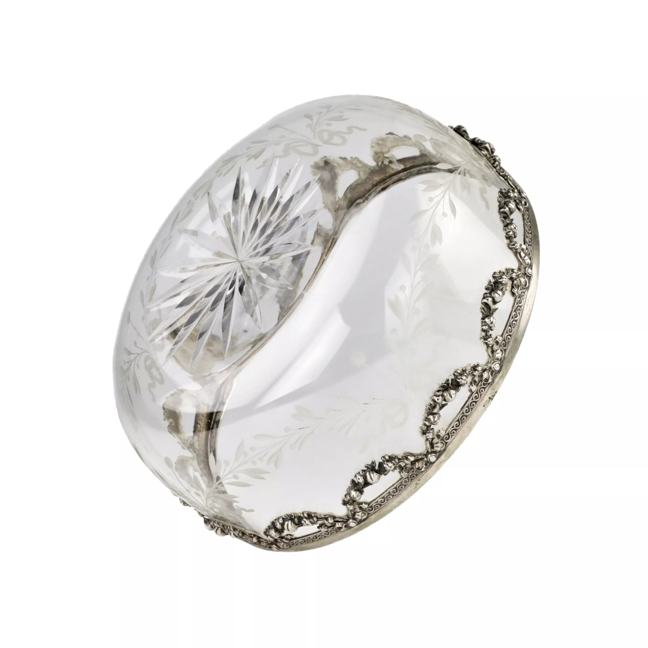 Neoclassical vase made of crystal in silver. Early 20th century. 