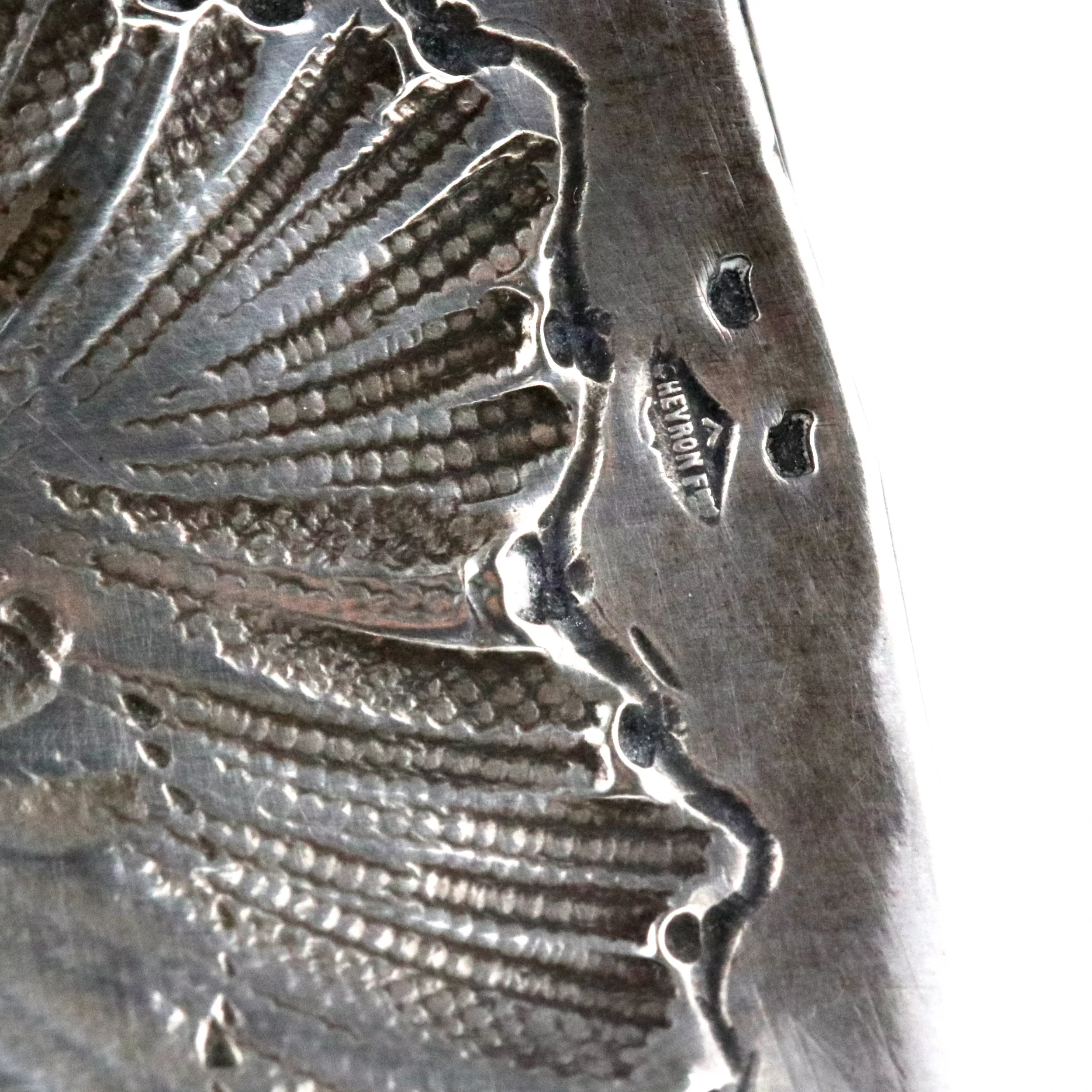 CHEVRON Frères. Verseuse en cristal français en argent. 
