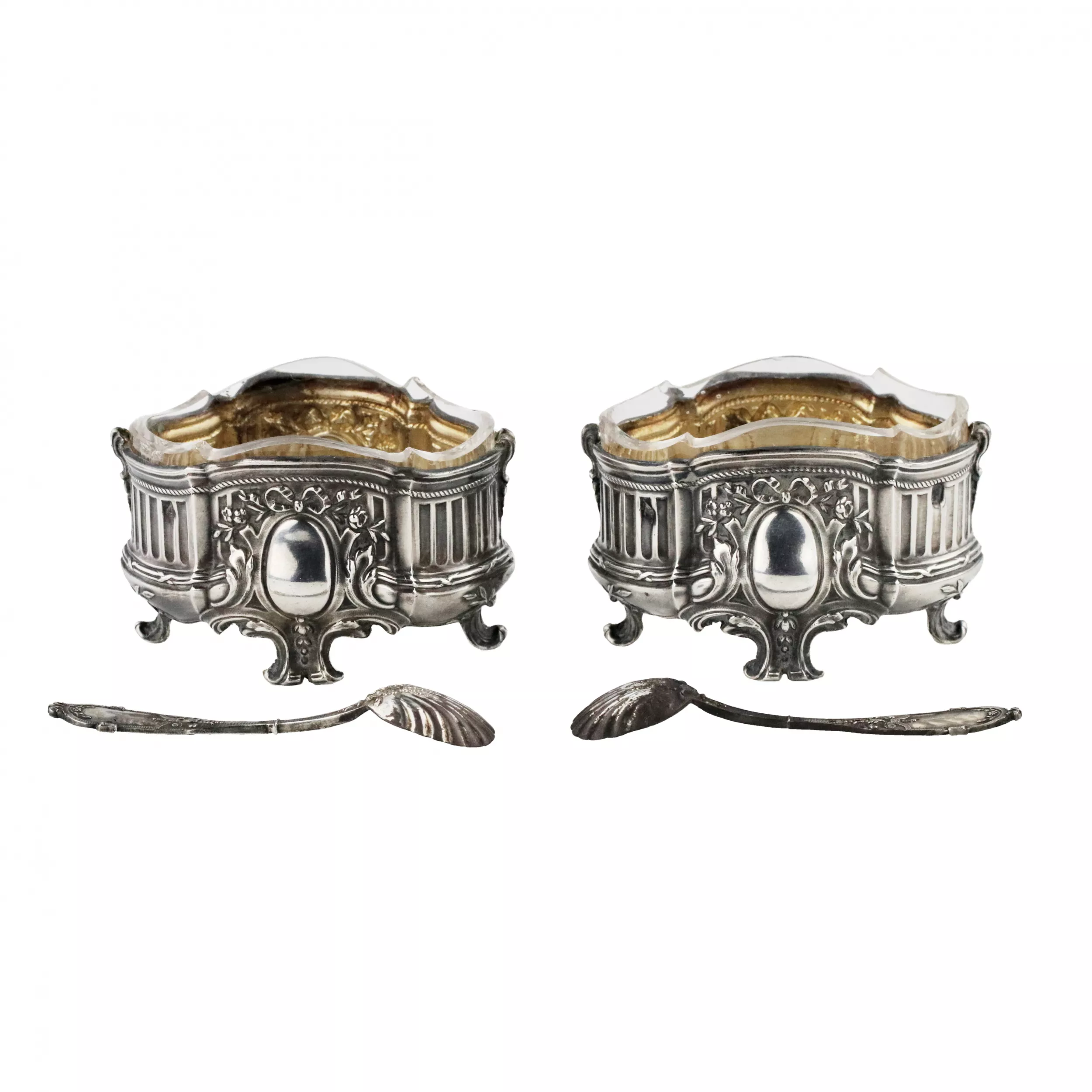 Pair of Louis XV style silver salt shakers. With spoons and original case. 