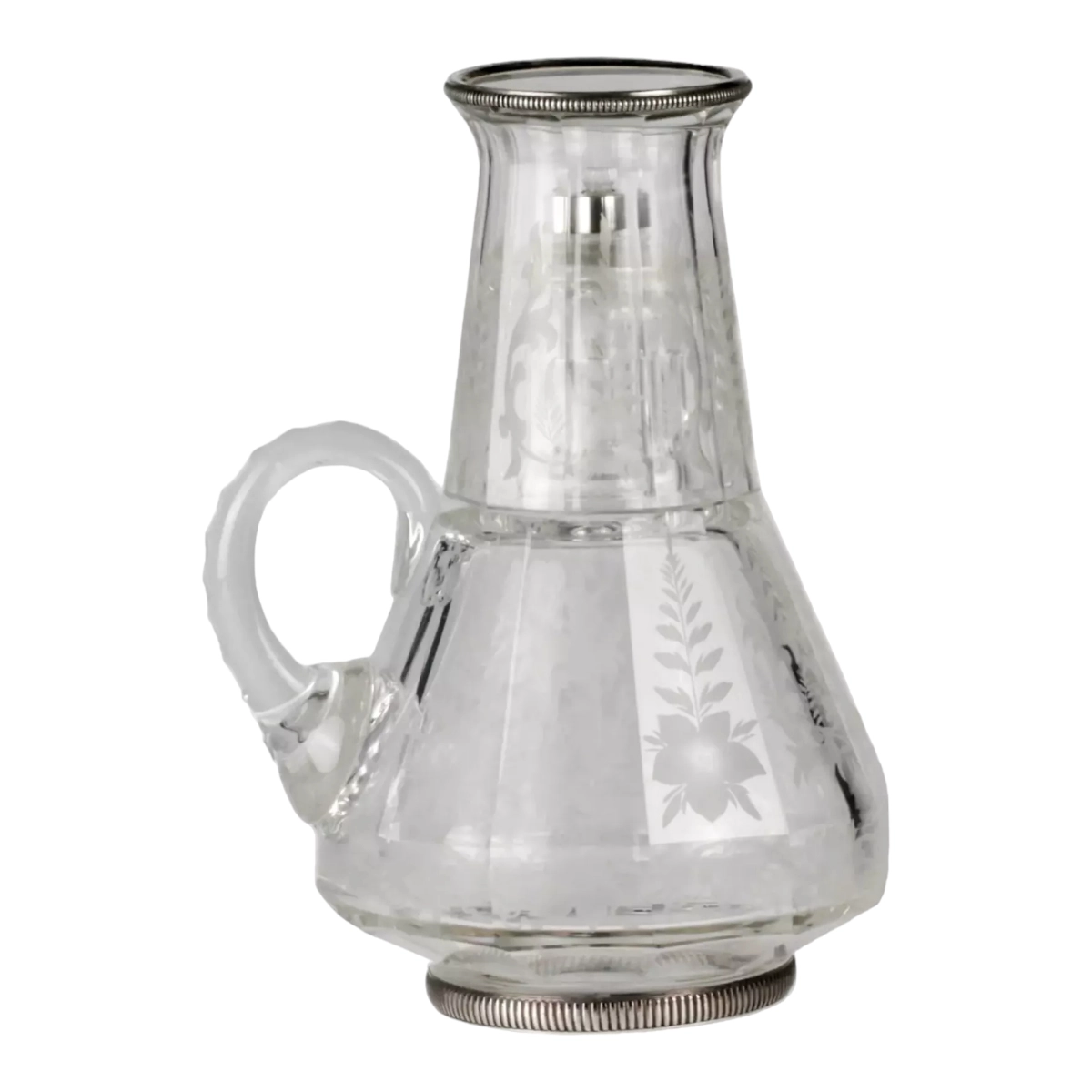 Carafe de nuit avec un verre. 