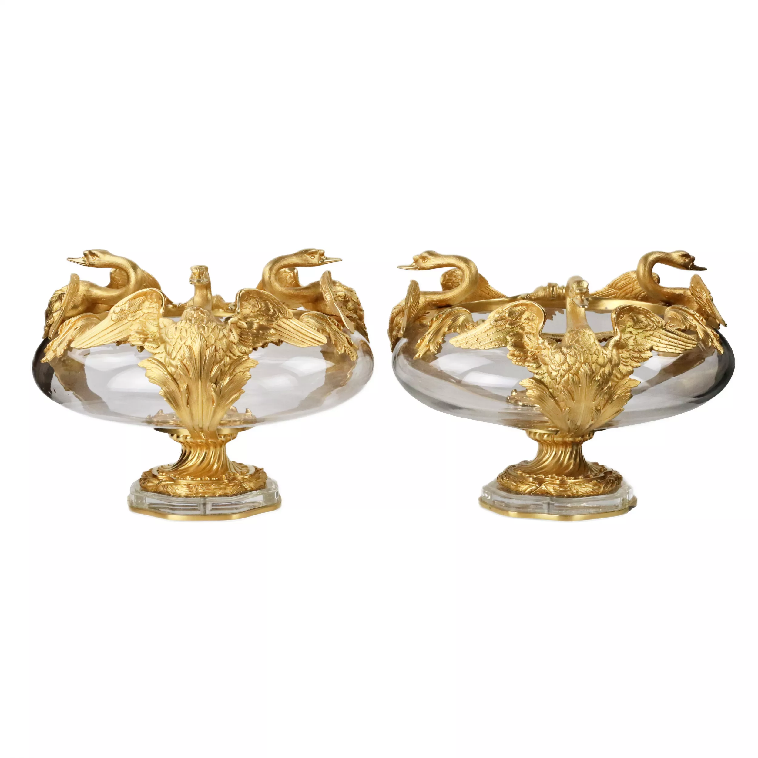 PAIRE DE JARDINIÈRES À MOTIF DE CYGNES FRANCE, XXᵉ SIÈCLE
