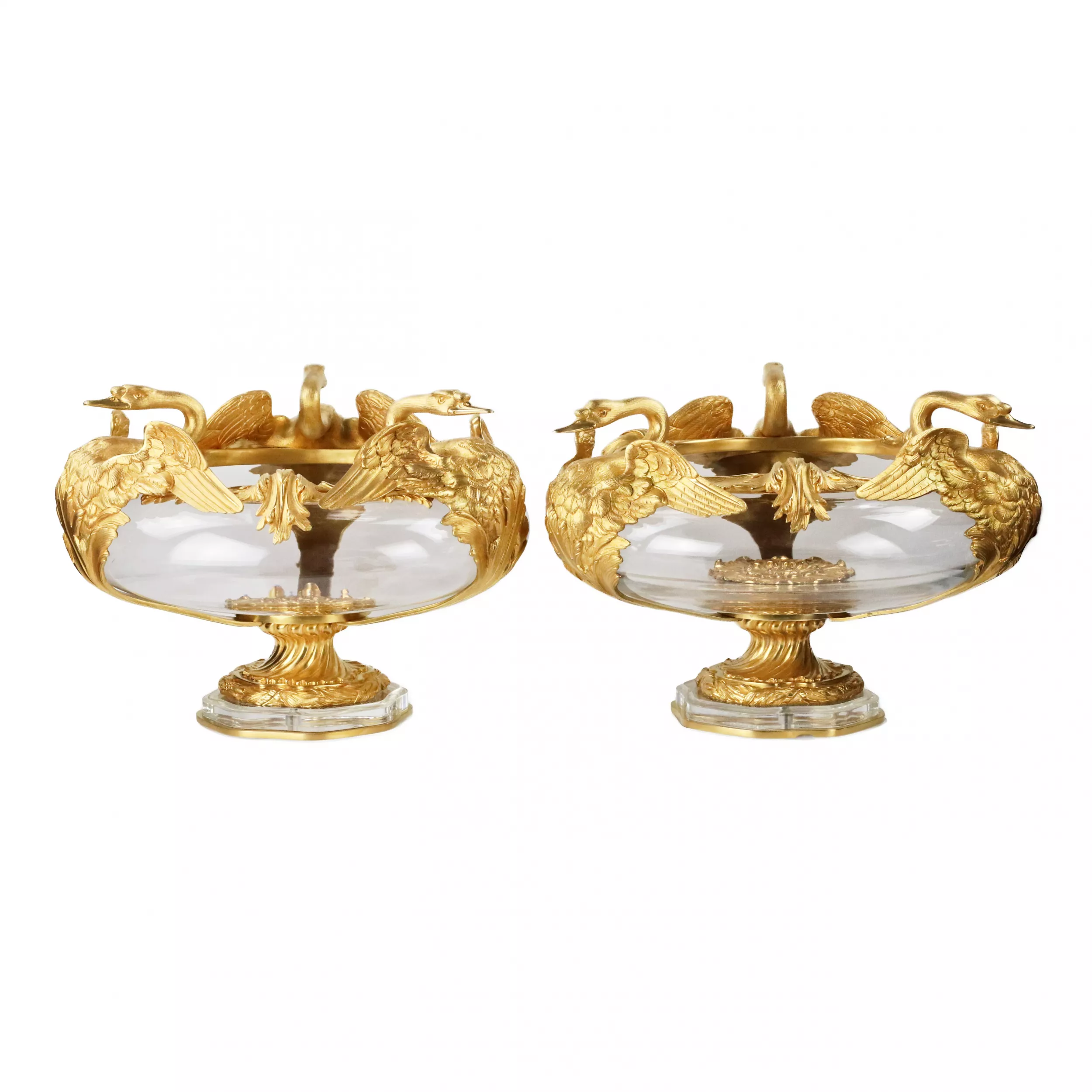 PAIRE DE JARDINIÈRES À MOTIF DE CYGNES FRANCE, XXᵉ SIÈCLE