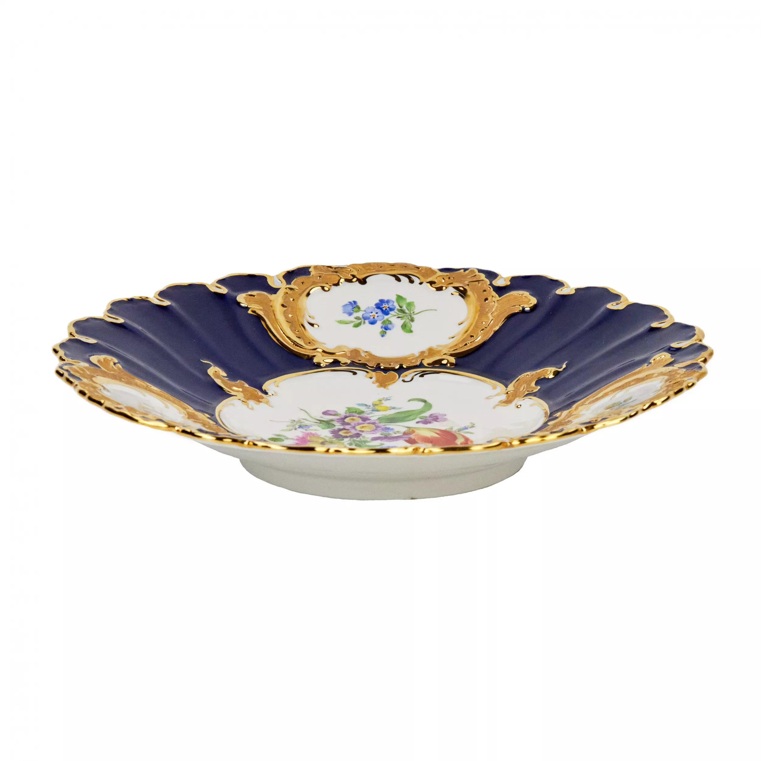 Magnifique plat Meissen bleu cobalt avec dorure et peinture delicate. 20ième siècle. 