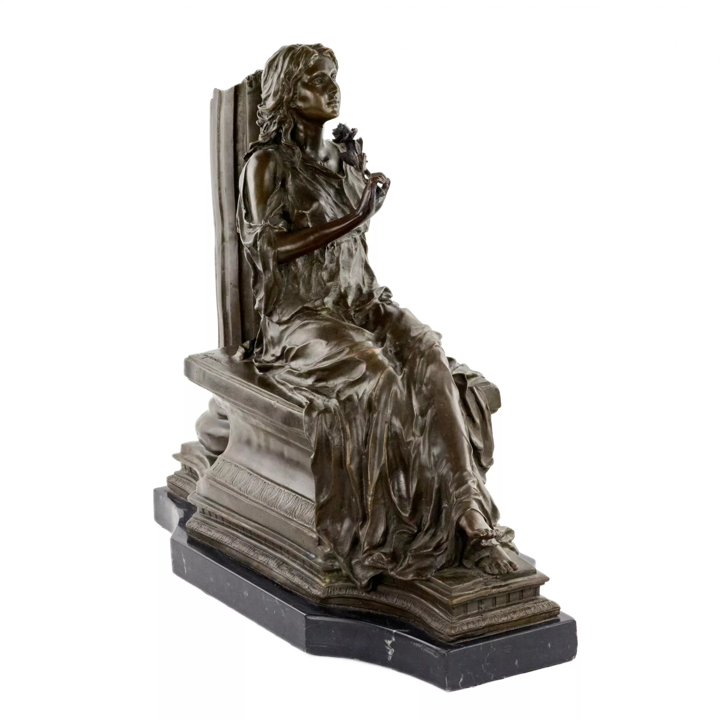 Sculpture en bronze Fille à la rose. 