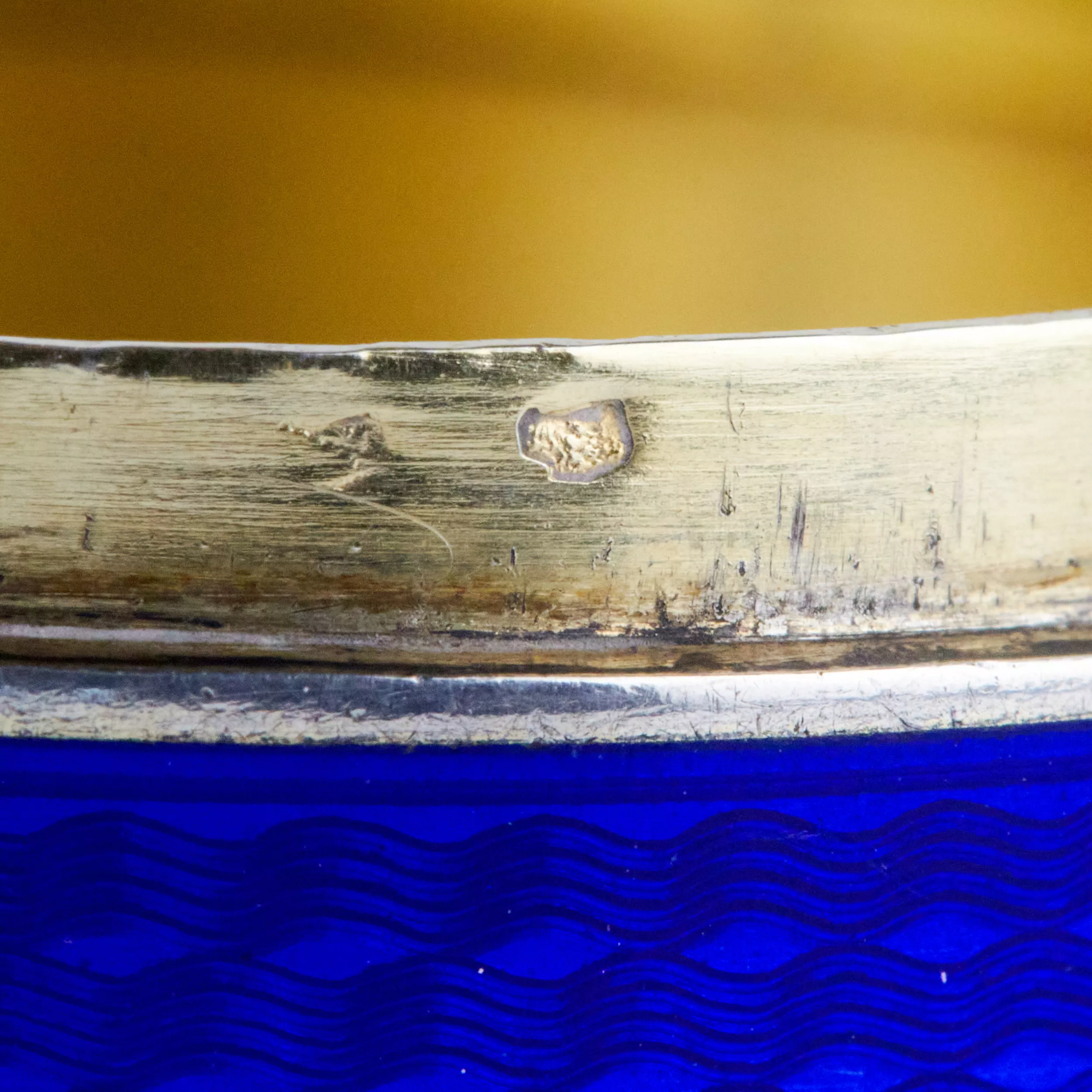 Argent, Moule française en email guilloche bleu cobalt. 