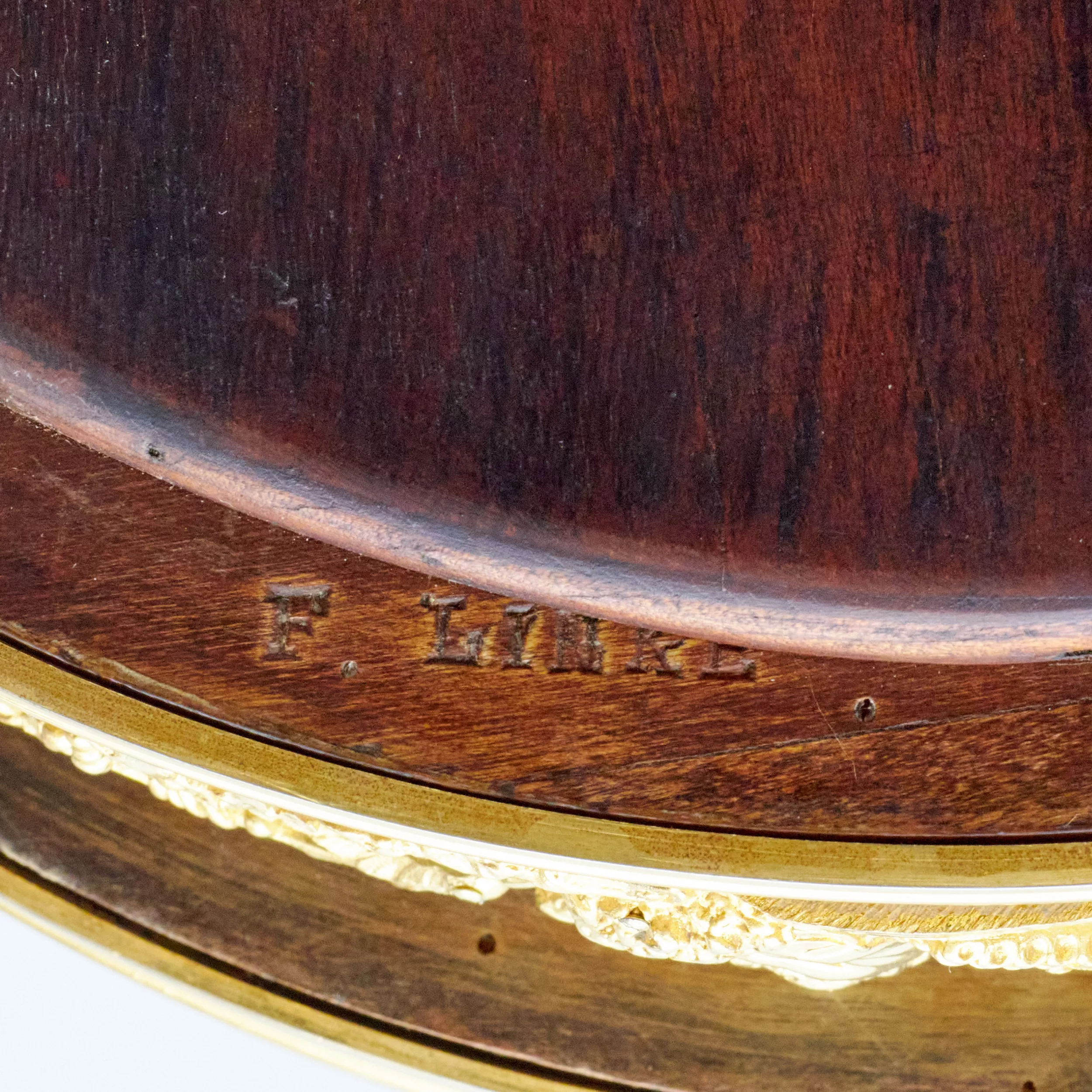 Magnifique table en acajou et bronze dore de François Linke. 