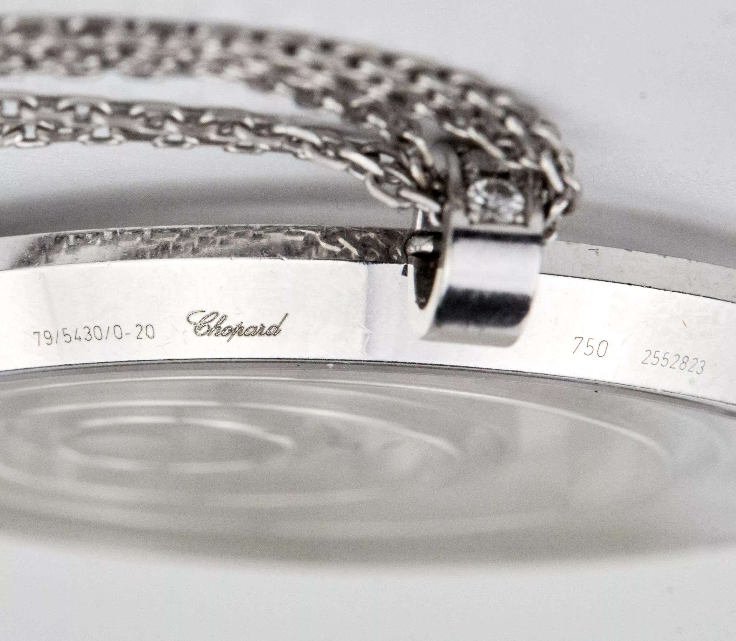 Pendentif Chopard en or blanc et diamants. 
