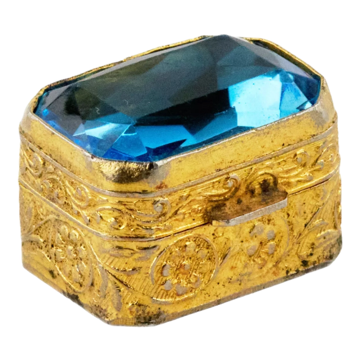 Pill box of gilded metal, with a large blue stone on the lid. Early 20th century. 