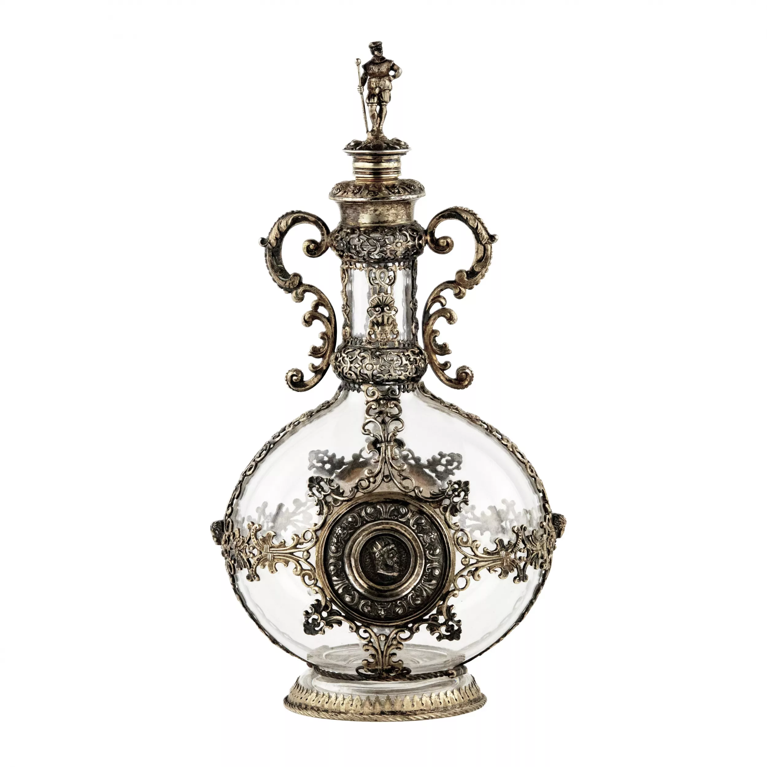 Gracieuse carafe en verre en argent ajoure d`epoque Neo-Renaissance. Allemagne. 19ème siècle. 