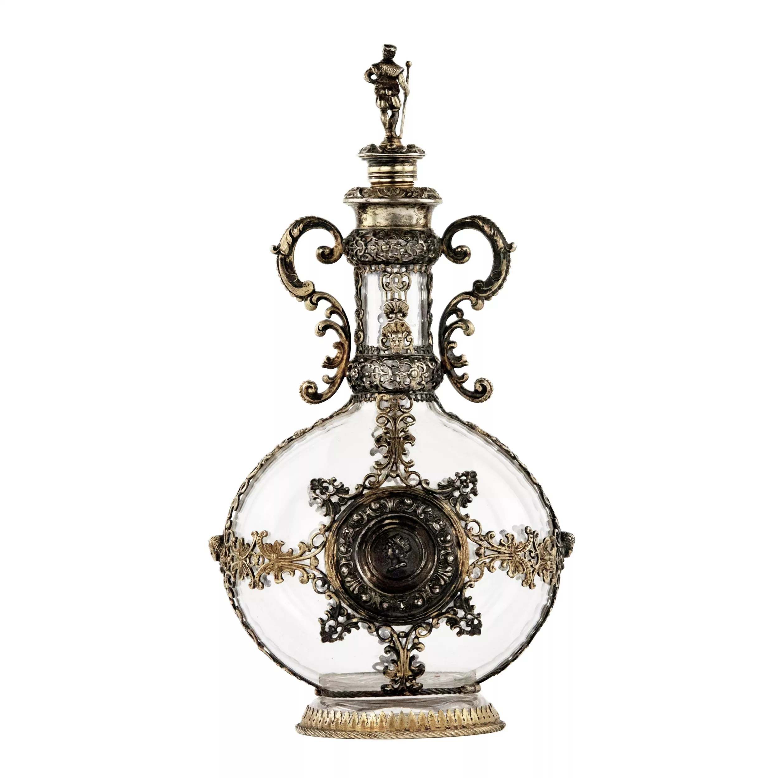 Gracieuse carafe en verre en argent ajoure d`epoque Neo-Renaissance. Allemagne. 19ème siècle. 