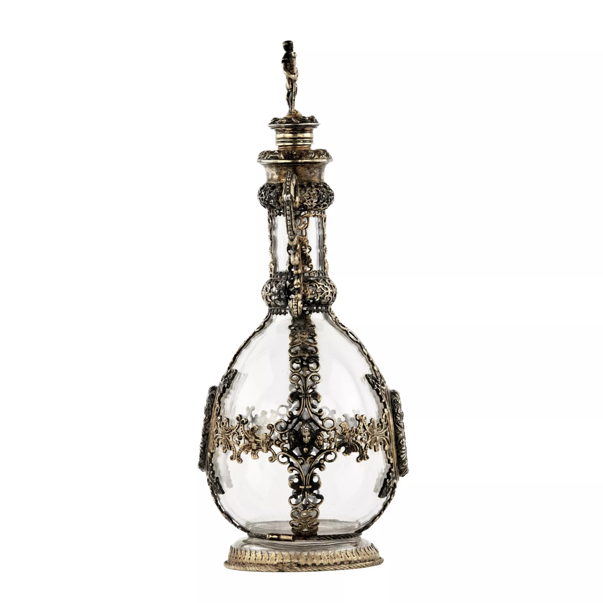 Gracieuse carafe en verre en argent ajoure d`epoque Neo-Renaissance. Allemagne. 19ème siècle. 