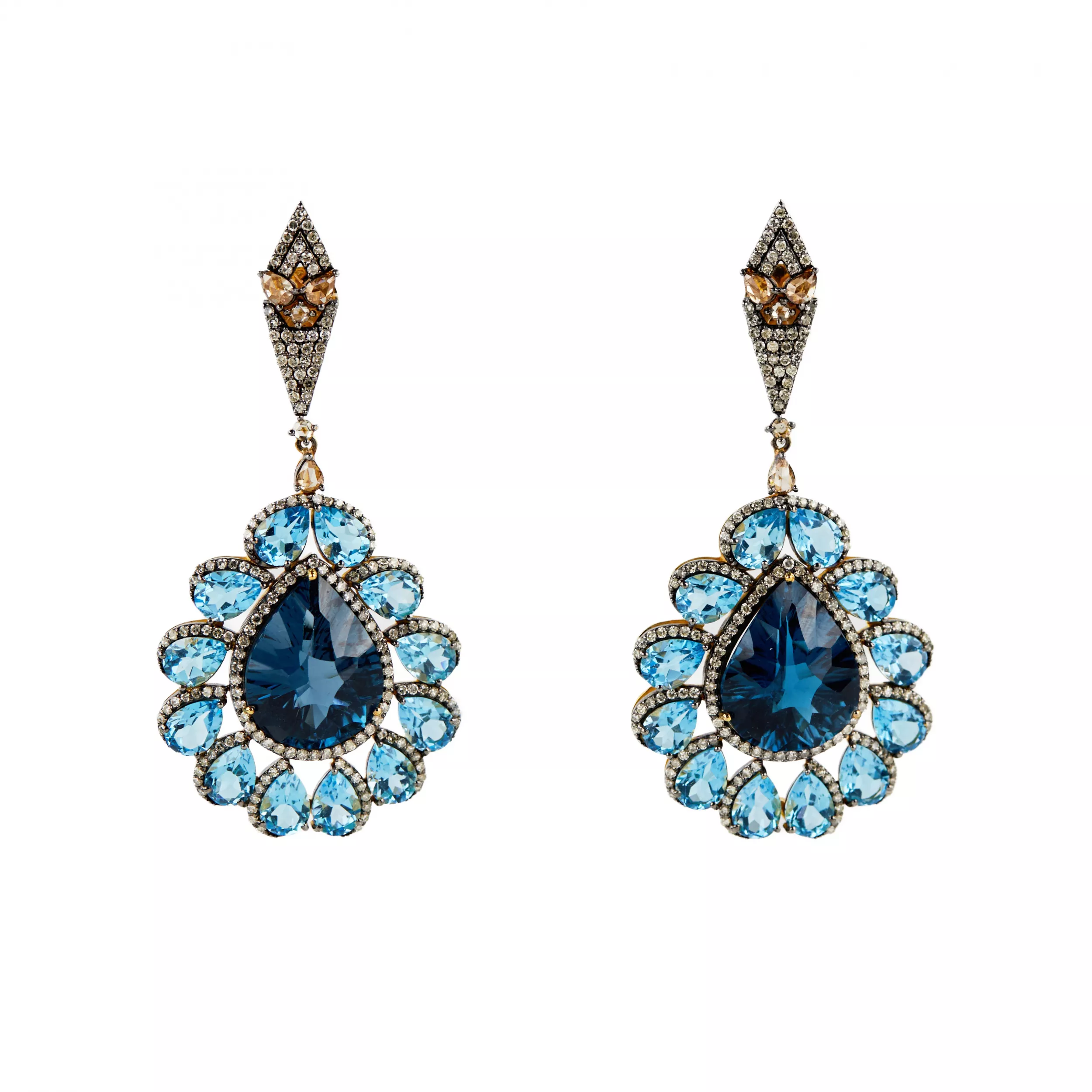 Boucles d`oreilles en argent avec topazes et diamants. 