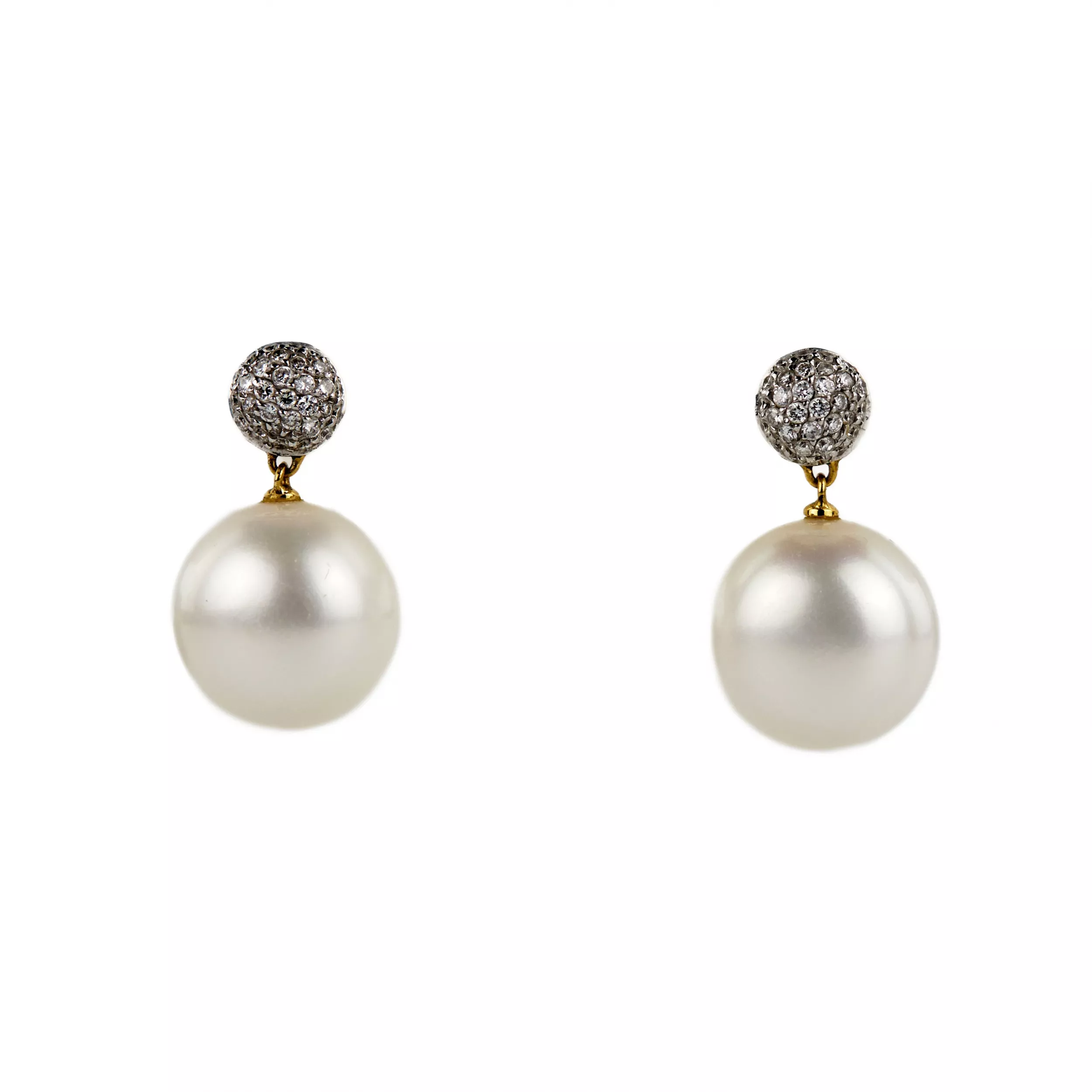 Marco Bicego. Boucles d`oreilles en or finement travaillees avec perles et diamants. 