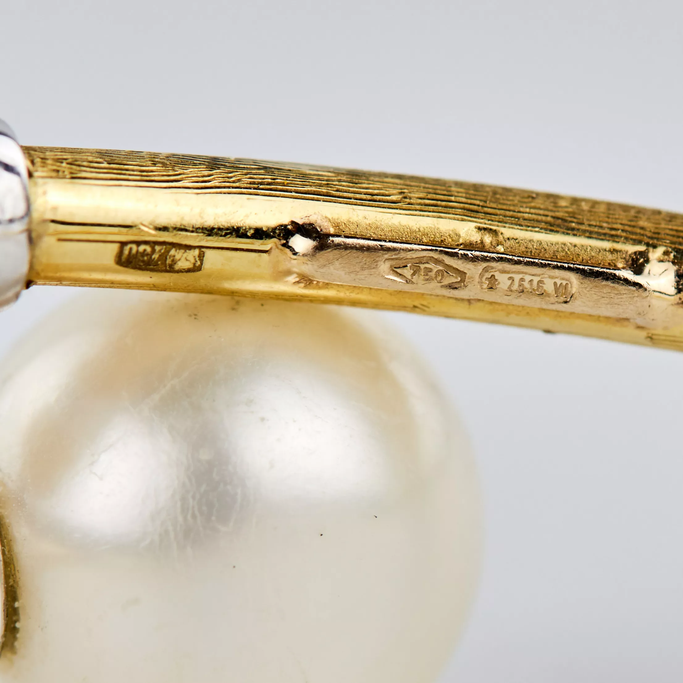 Marco Bicego. Bracelet original en or avec perle et diamants. 