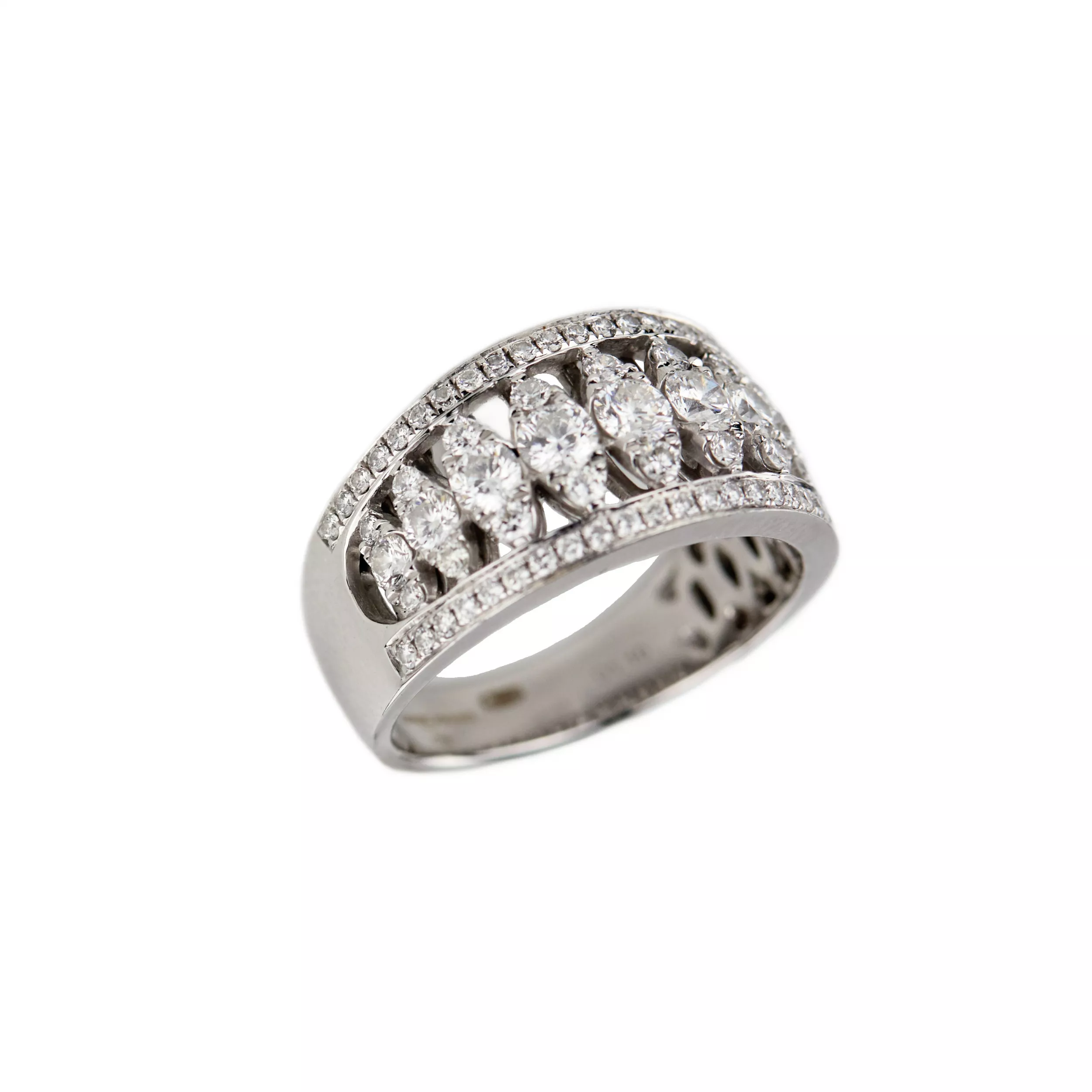 Bague en or avec diamants de Giorgio Visconti. 